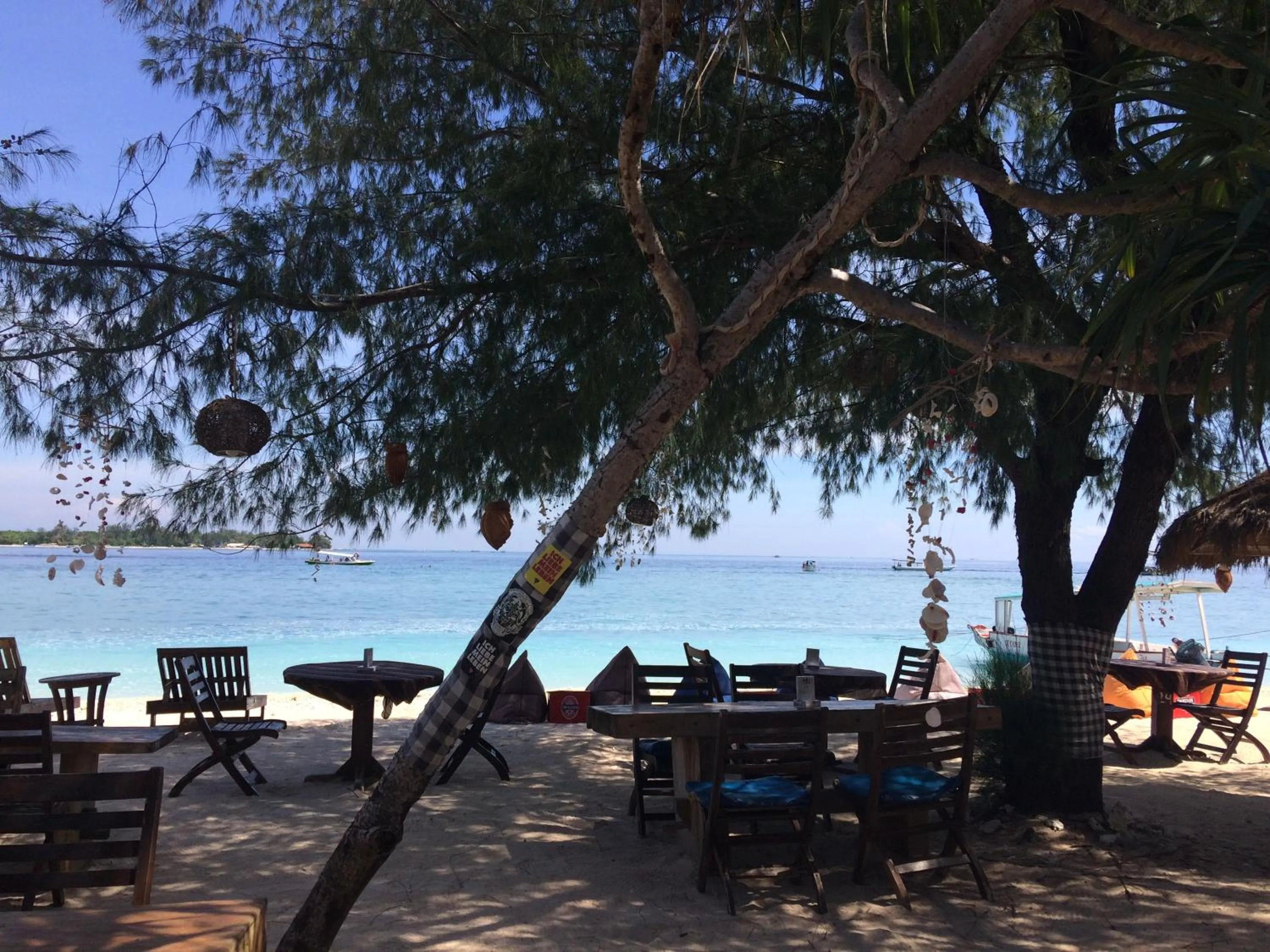 Restaurant/places to eat in Gili Beach