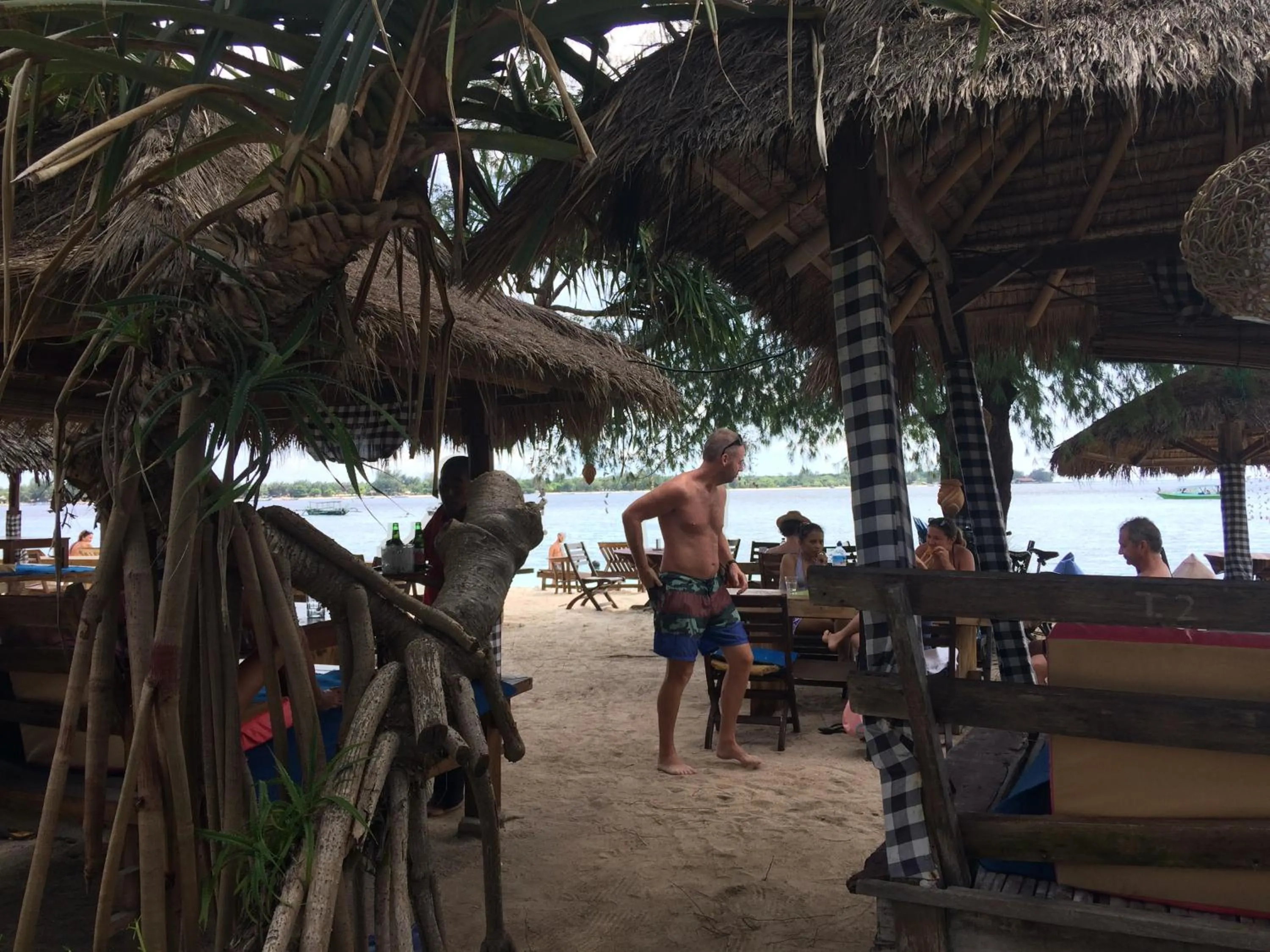 Restaurant/places to eat in Gili Beach