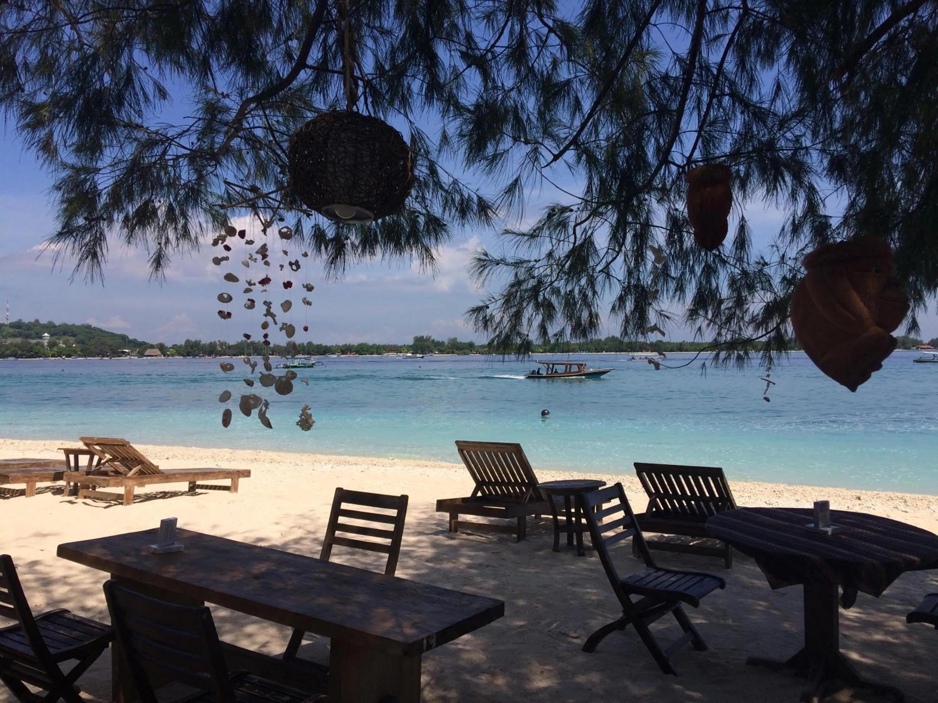 Restaurant/places to eat in Gili Beach