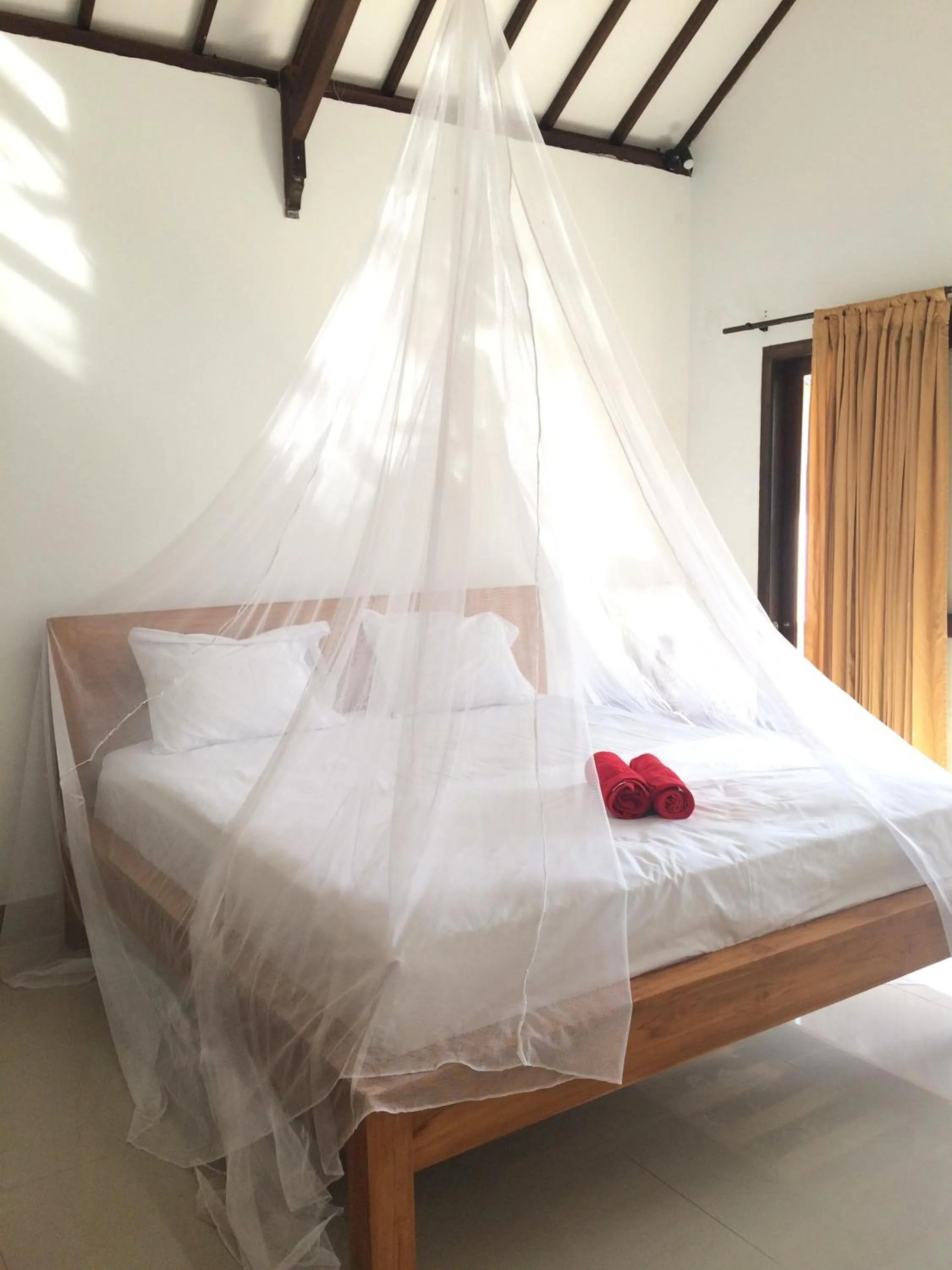 Photo of the whole room, Bed in Gili Beach