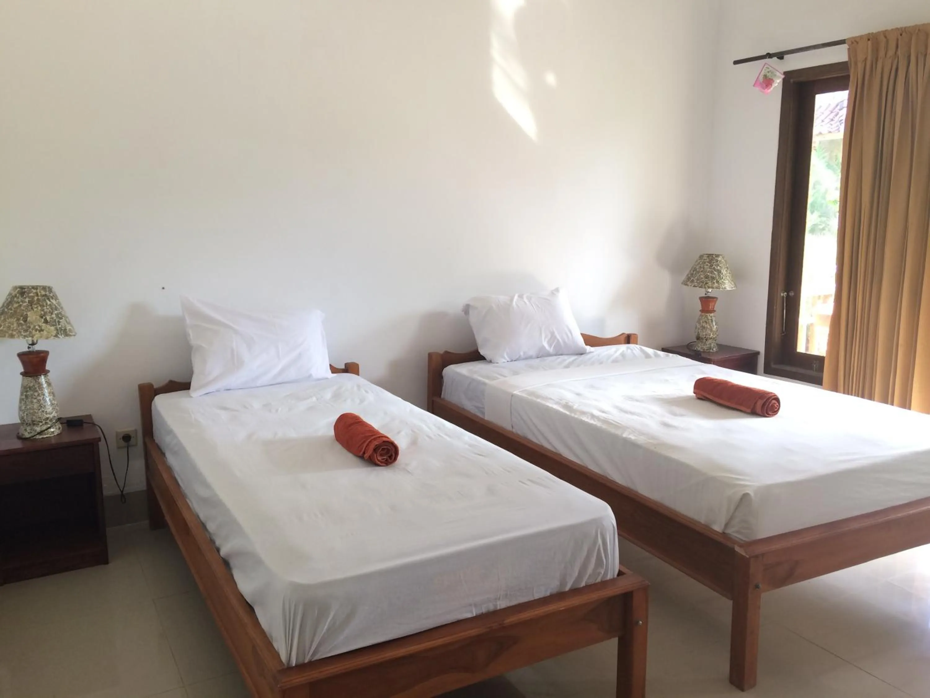 Photo of the whole room, Bed in Gili Beach