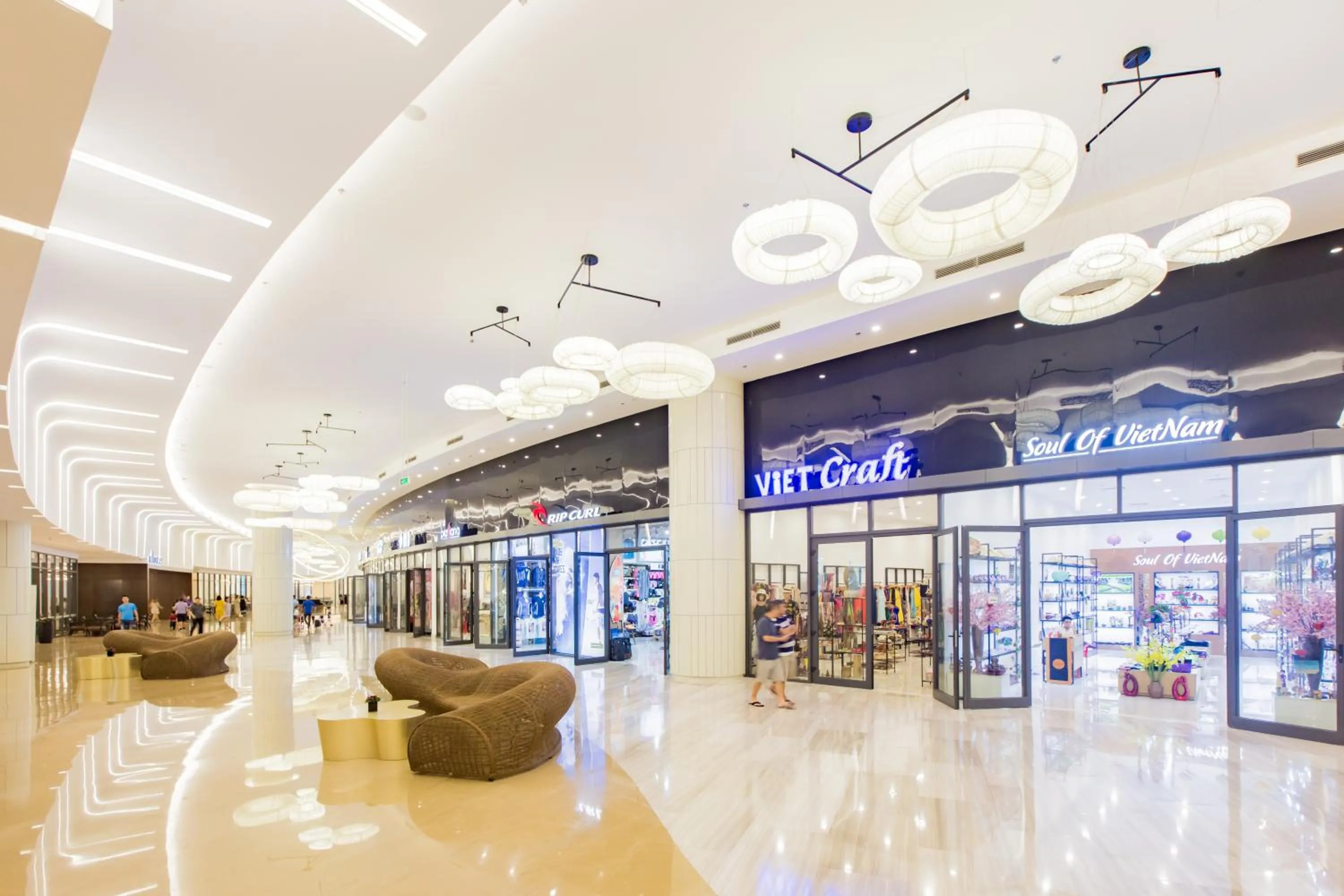 On-site shops in Wyndham Grand Phu Quoc