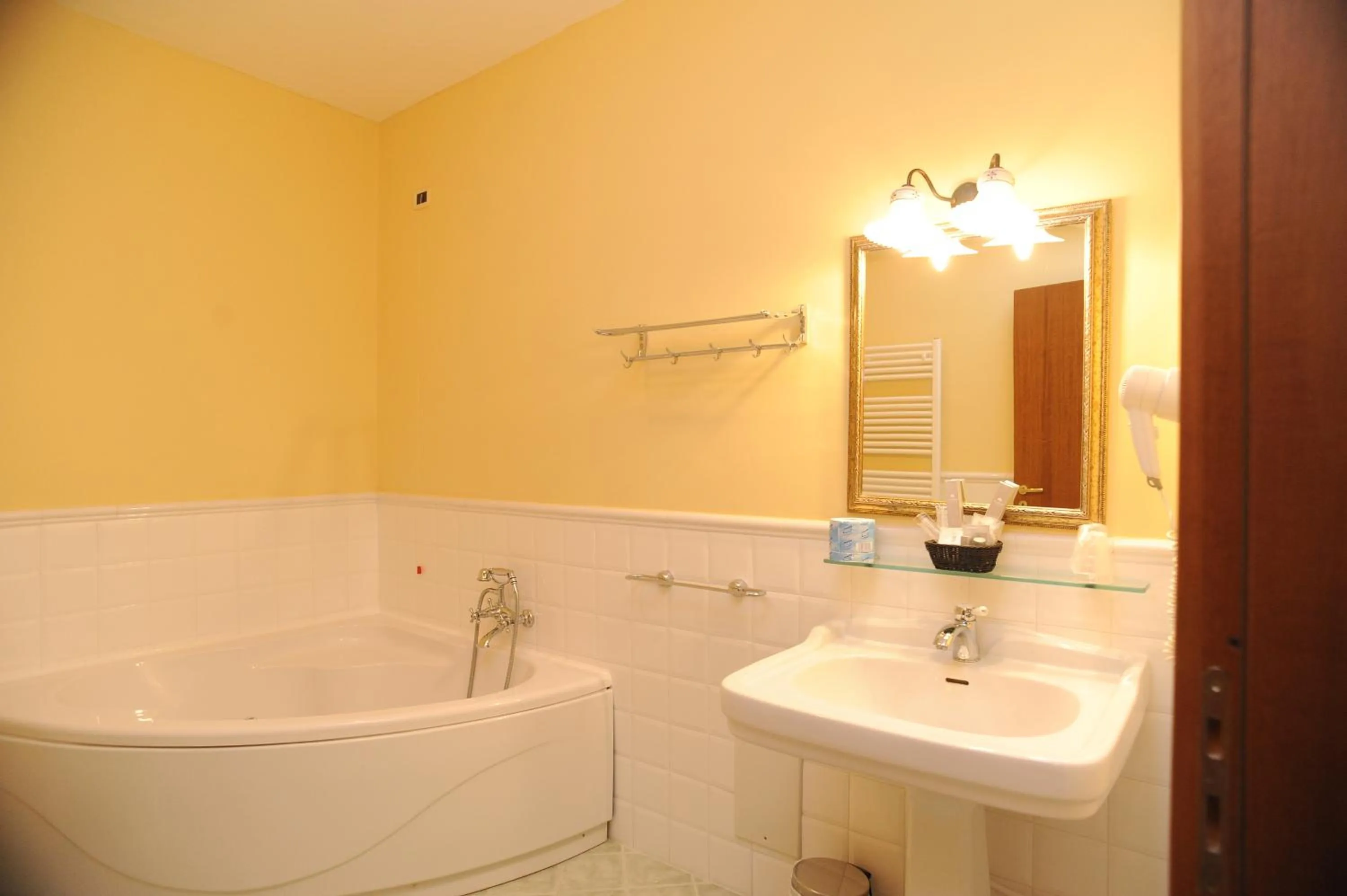 Bathroom in Eliceto Resort & SPA