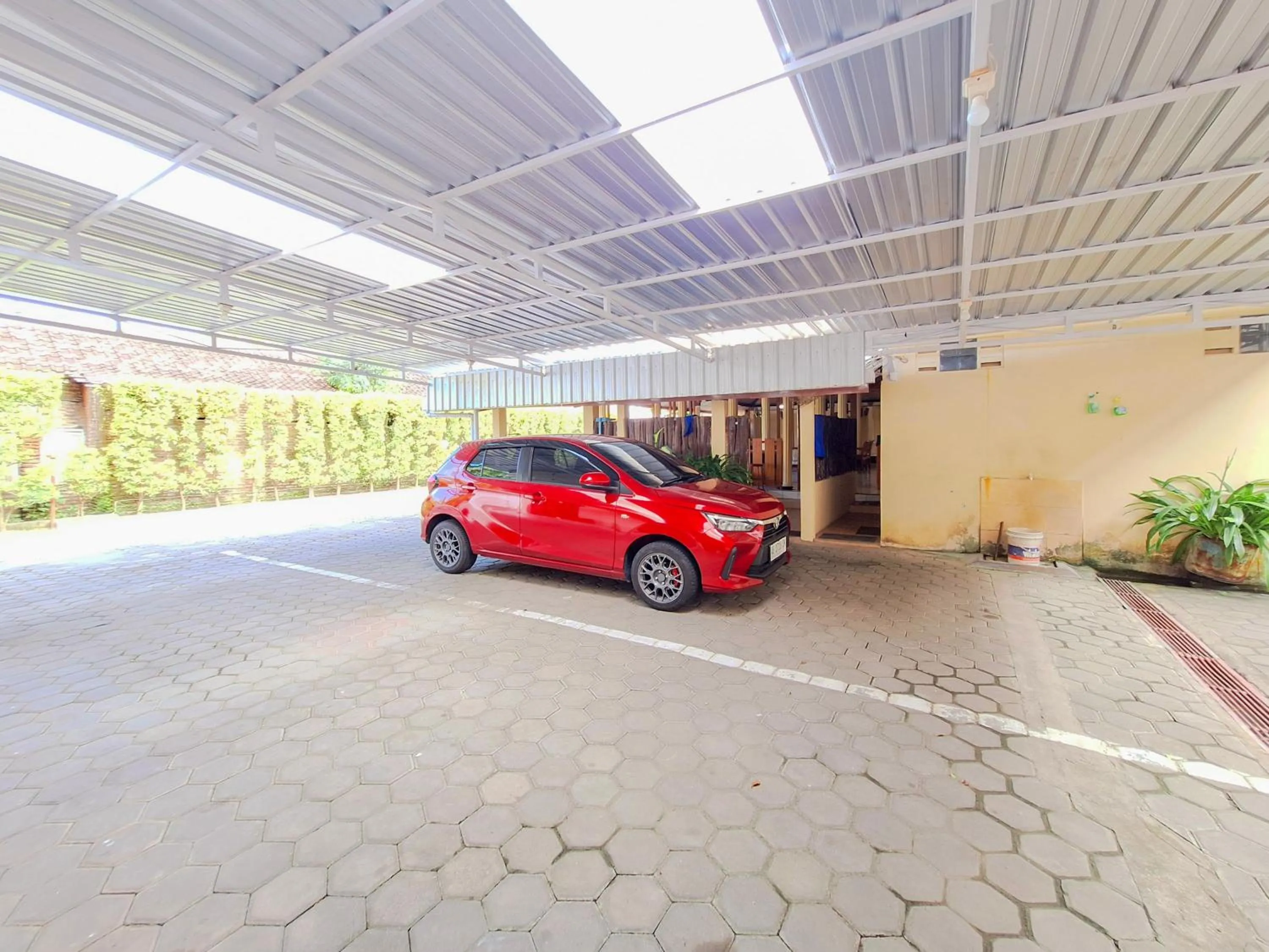 Parking in Hotel Family Syariah 1 Parangtritis RedPartner