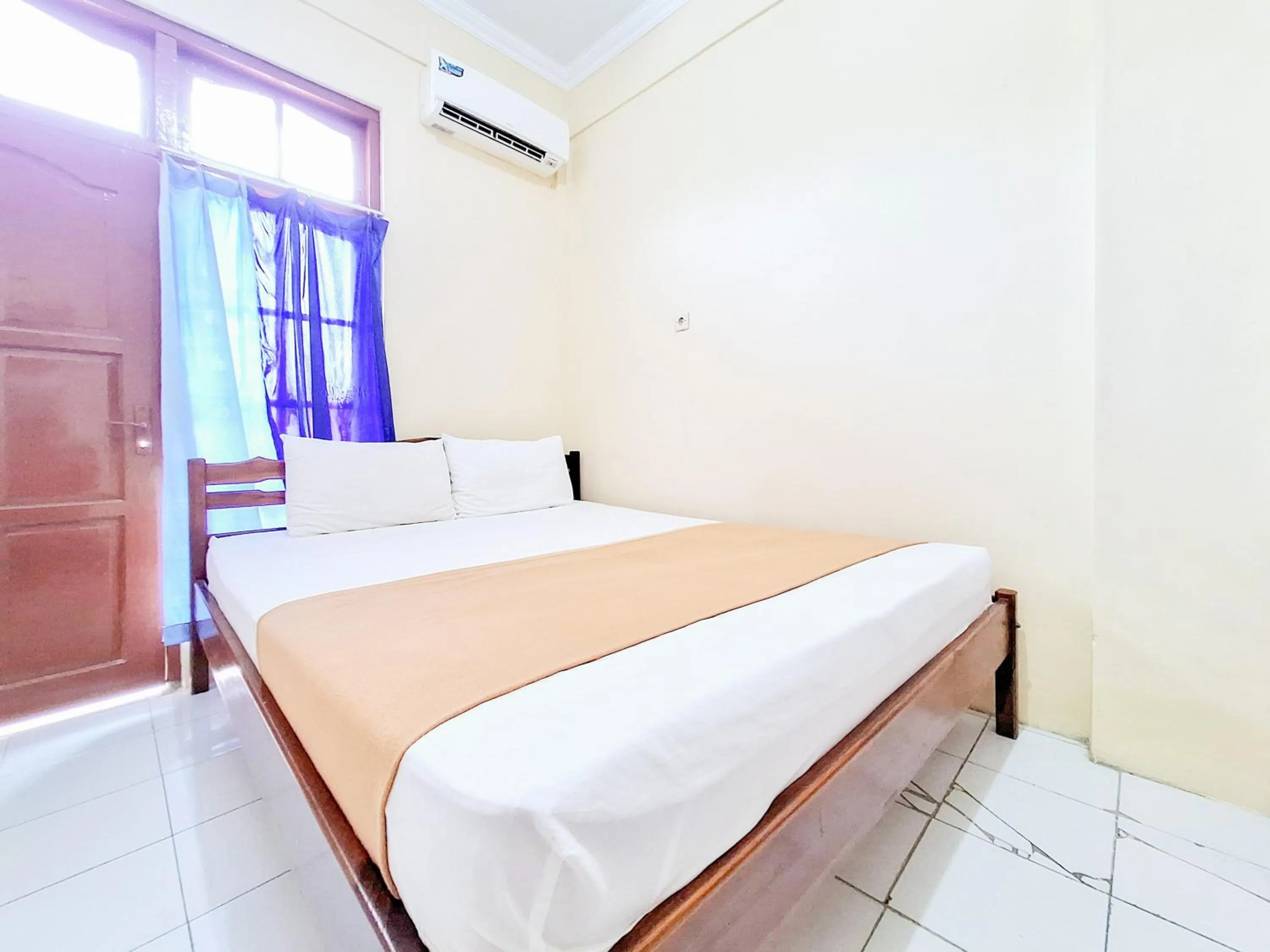 Bedroom, Bed in Hotel Family Syariah 1 Parangtritis RedPartner
