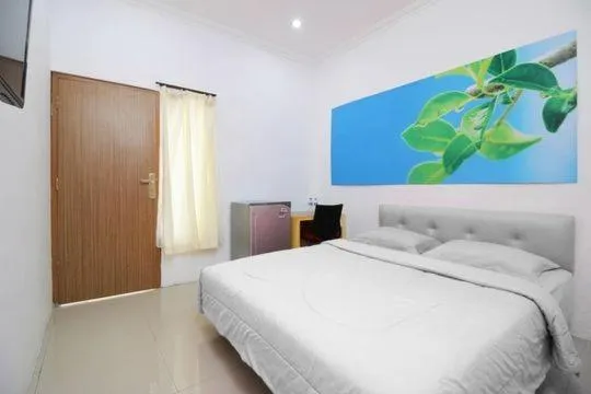 Bedroom, Bed in RedDoorz Plus Syariah at Polamas Andalas