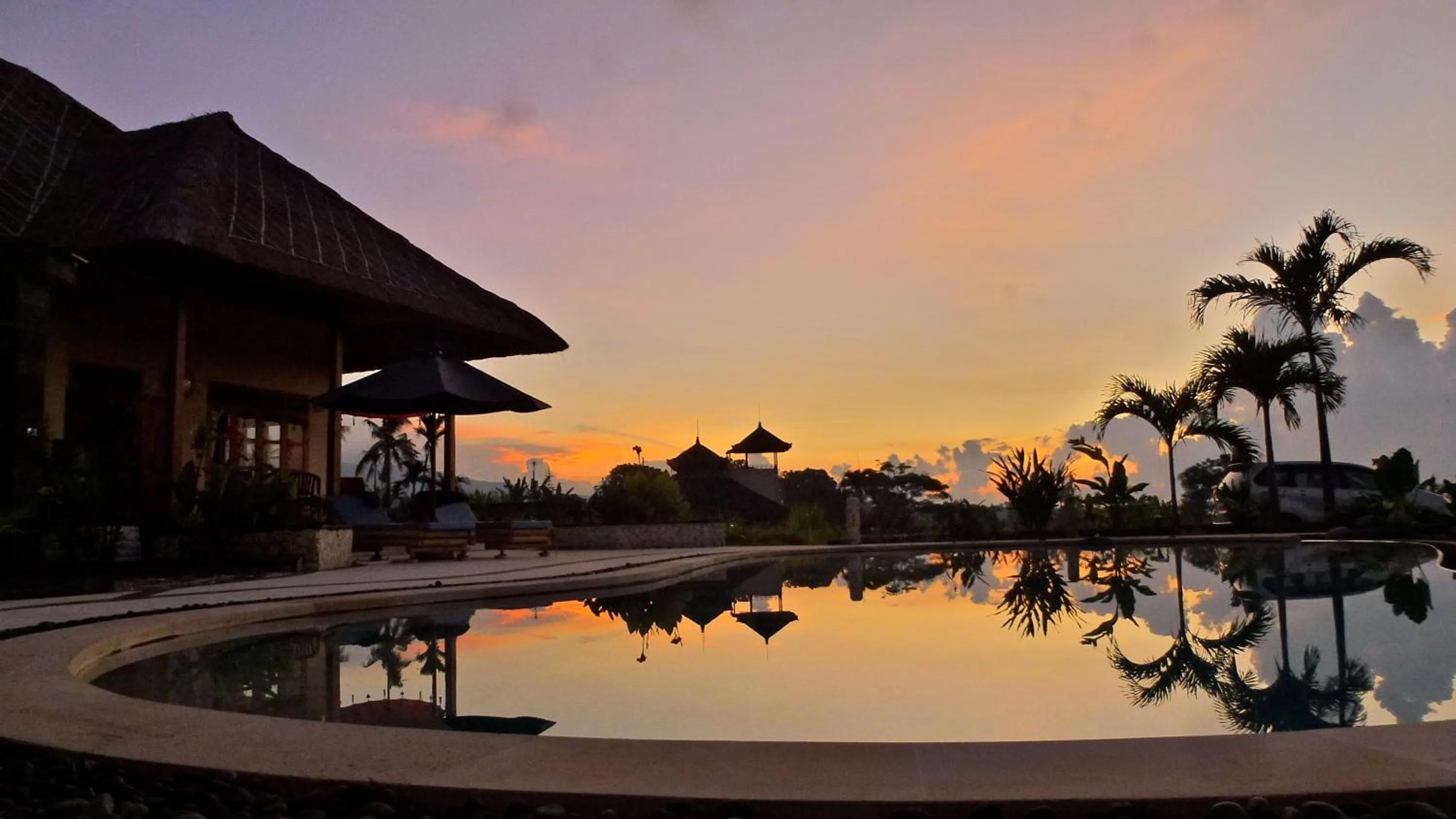 Swimming pool in Two Smiling Buddhas