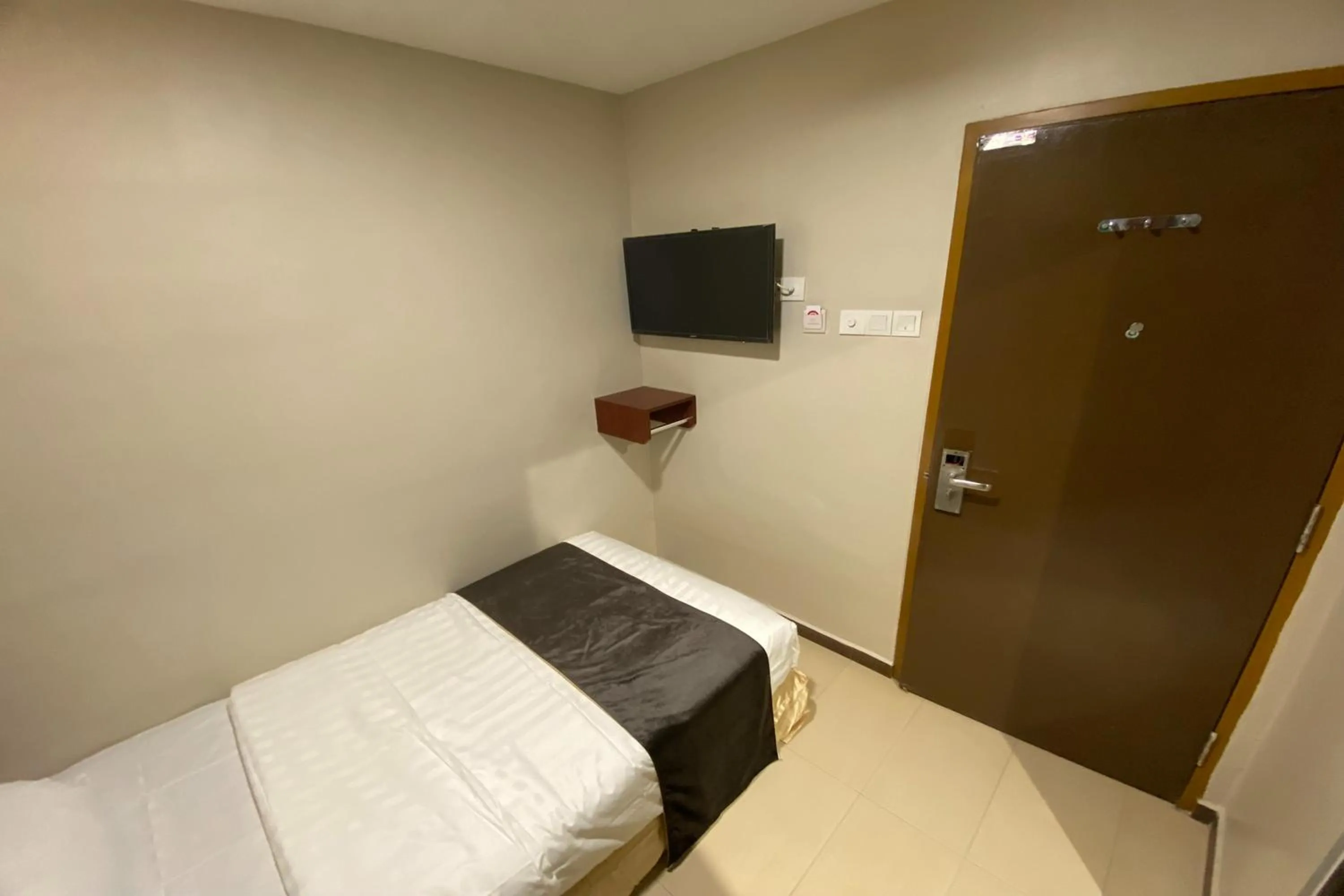 Photo of the whole room, Bed in Hotel Bliss Johor Bahru Skudai