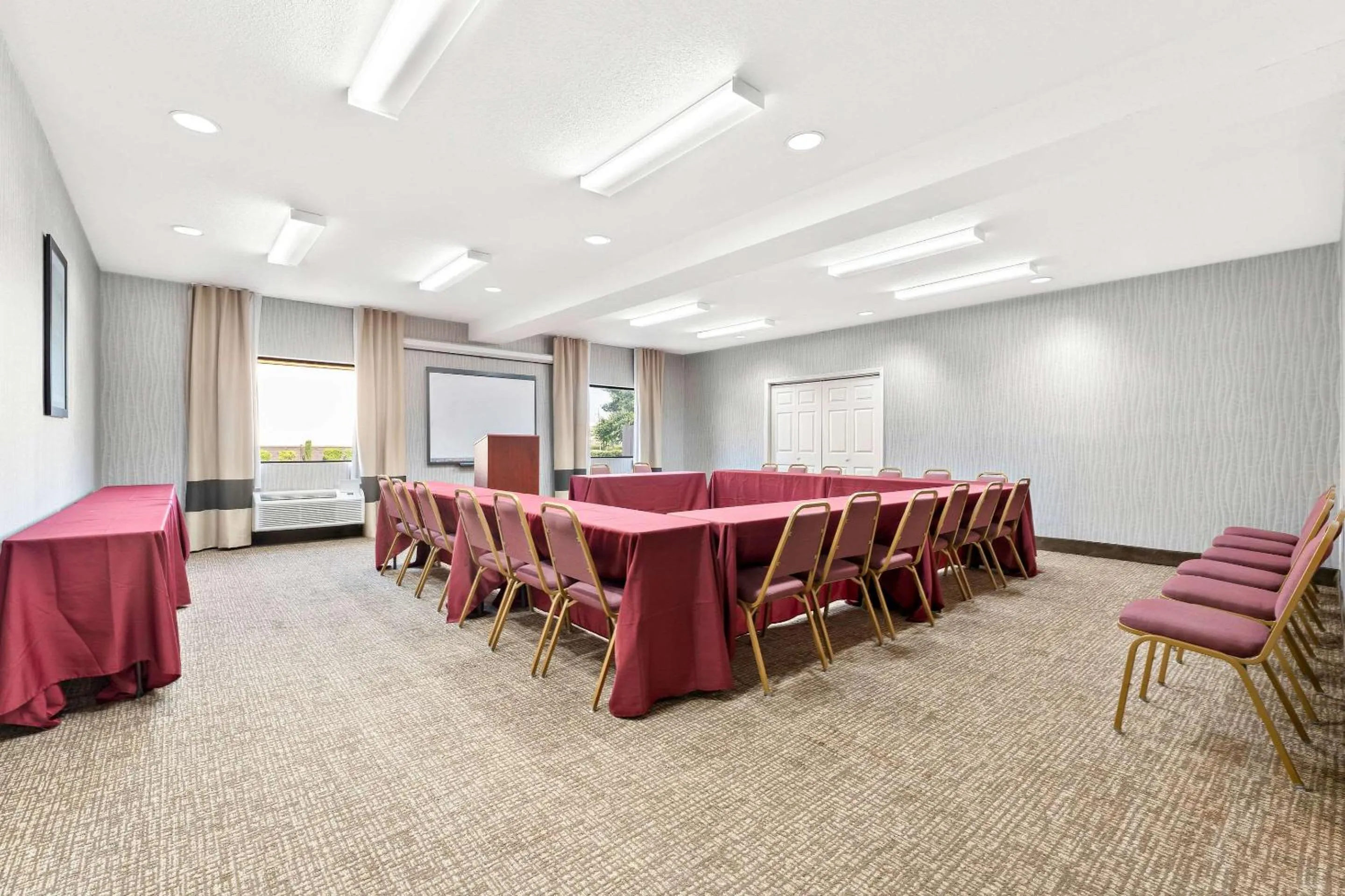 Meeting/conference room in Comfort Suites near Robins Air Force Base