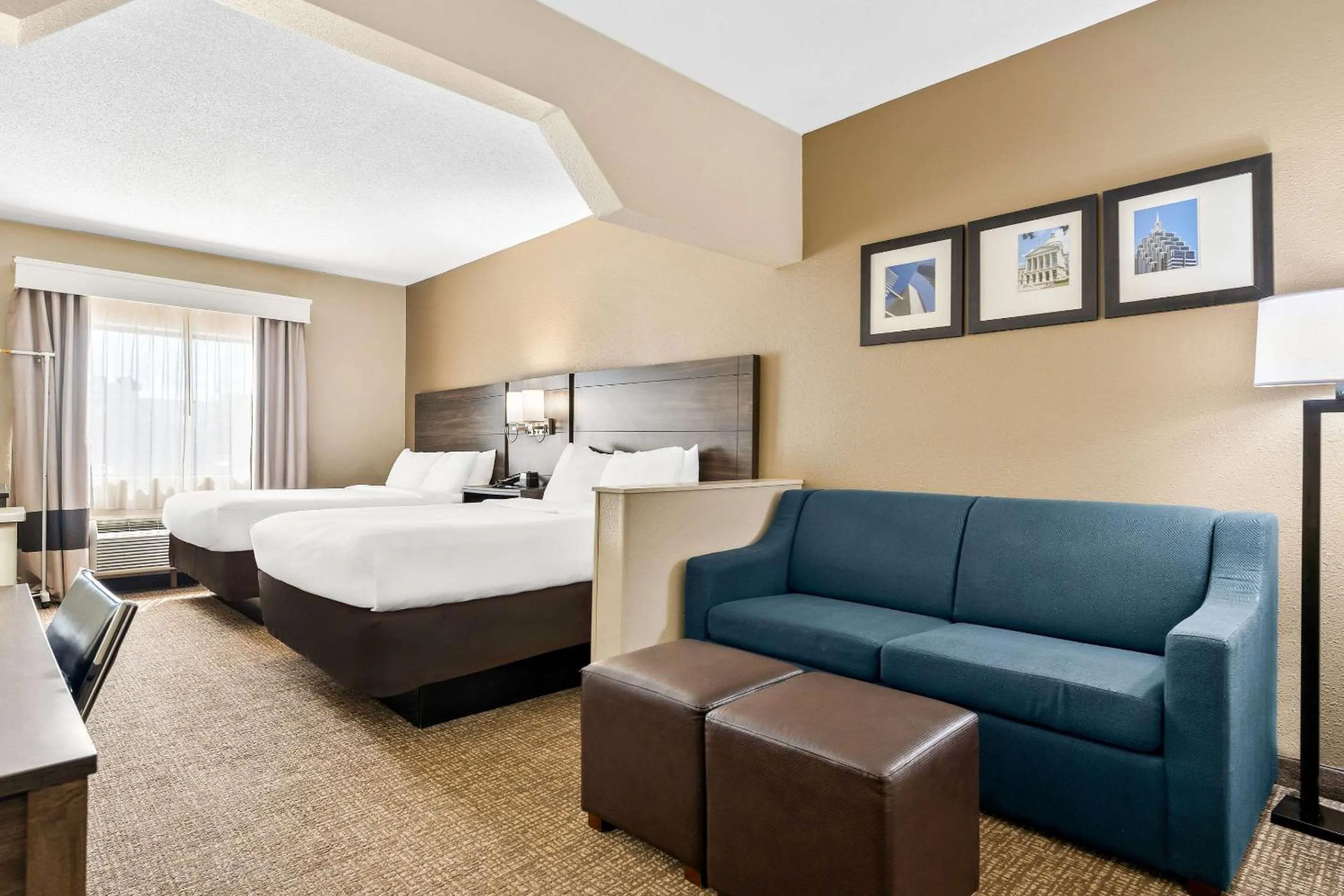 Bedroom, Bed in Comfort Suites near Robins Air Force Base