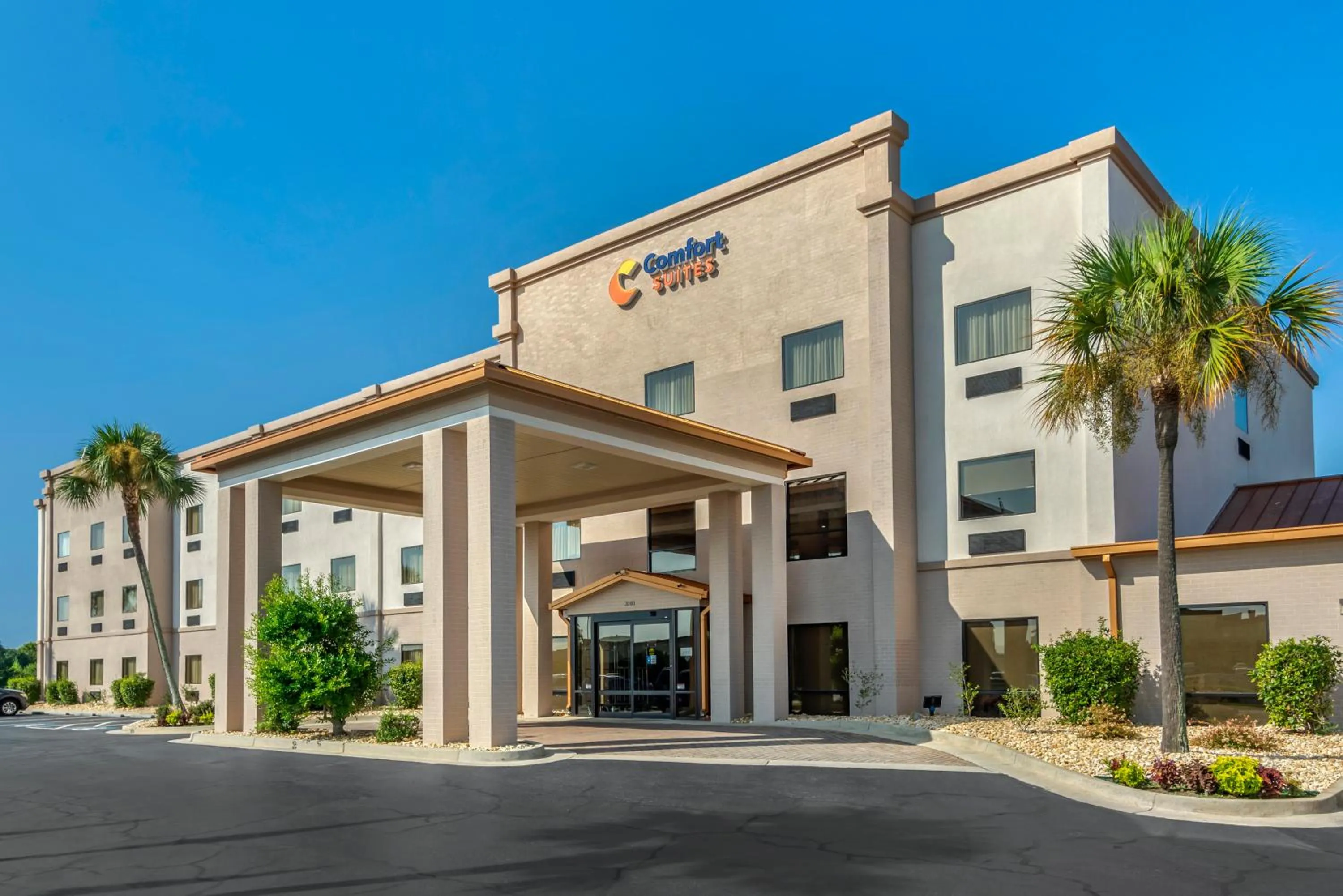 Property building in Comfort Suites near Robins Air Force Base
