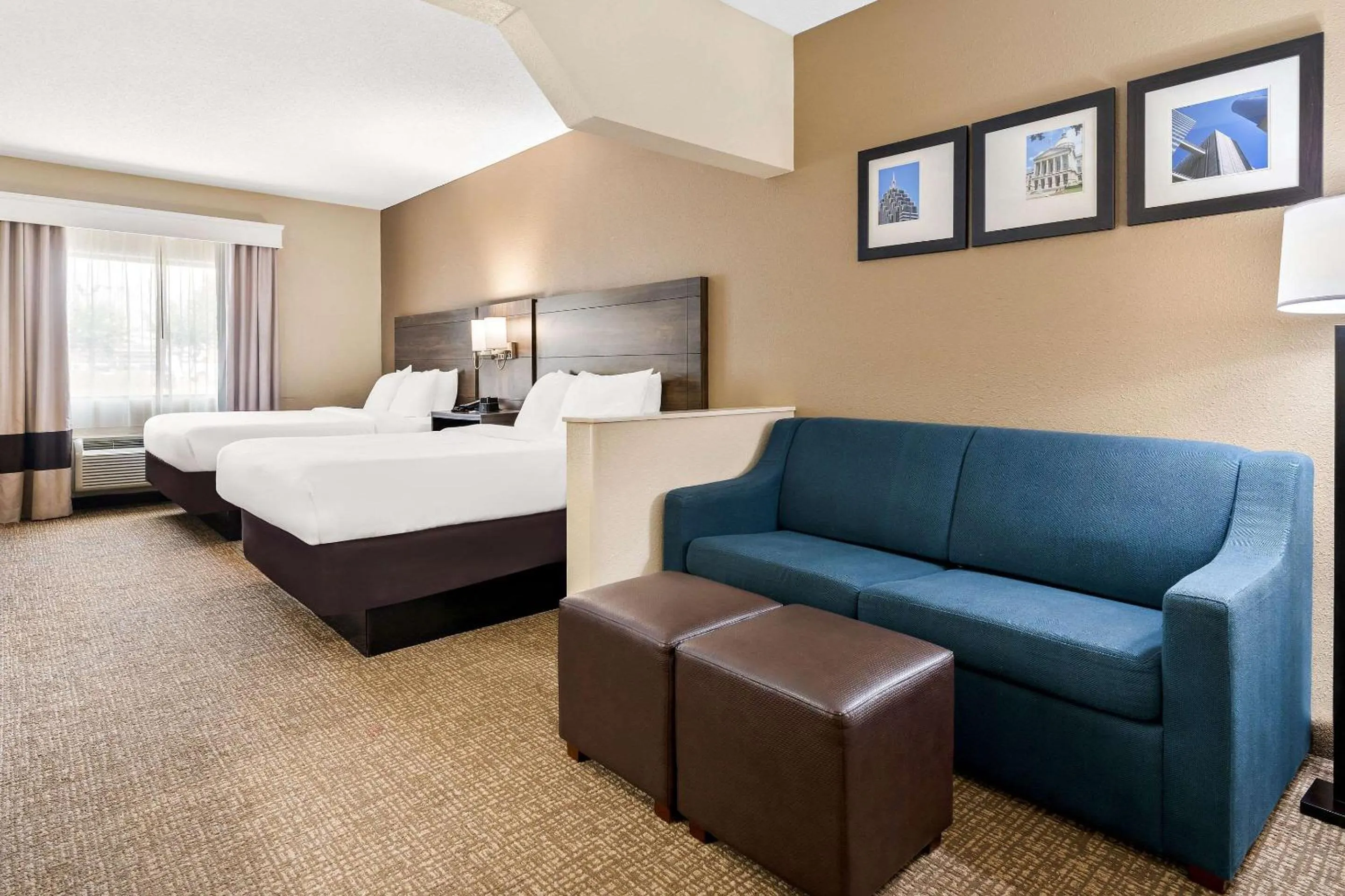 Bedroom, Bed in Comfort Suites near Robins Air Force Base