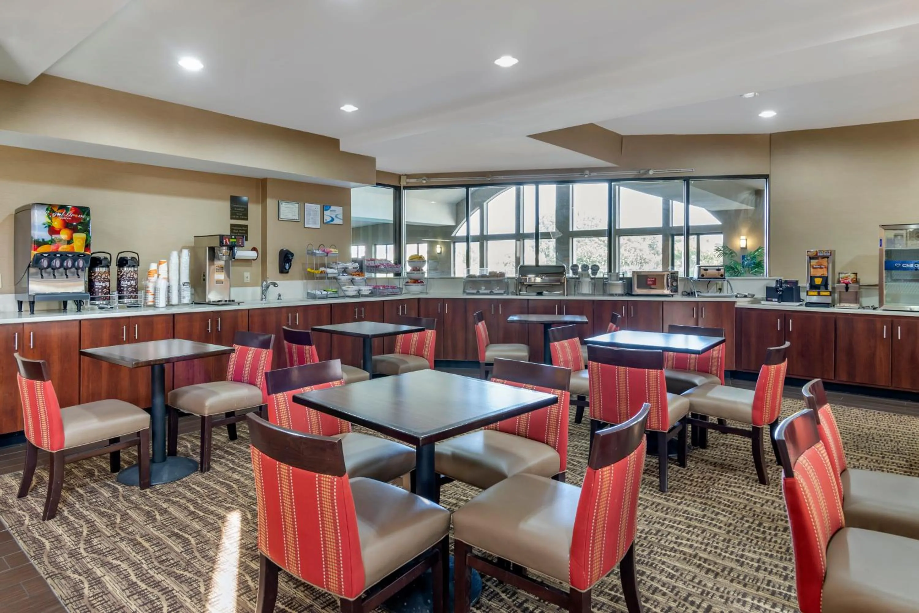 Breakfast in Comfort Suites near Robins Air Force Base