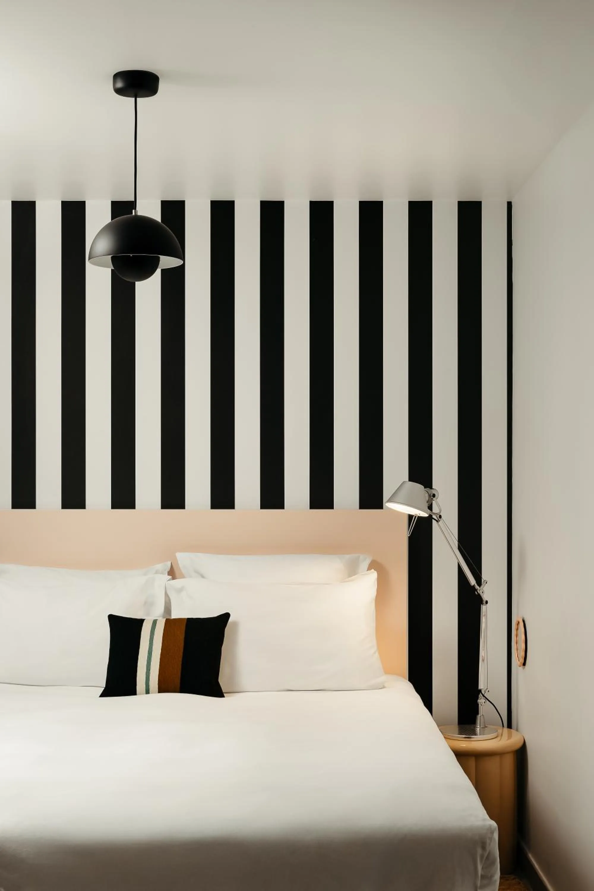 Bed in My Maison In Paris - Sentier