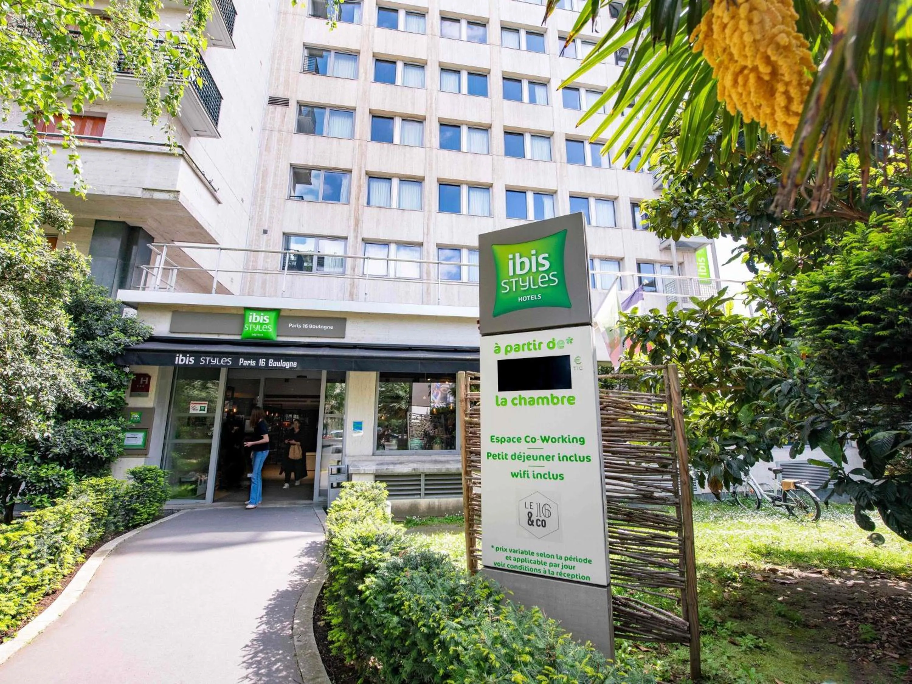 Property building in ibis Styles Paris 16 Boulogne