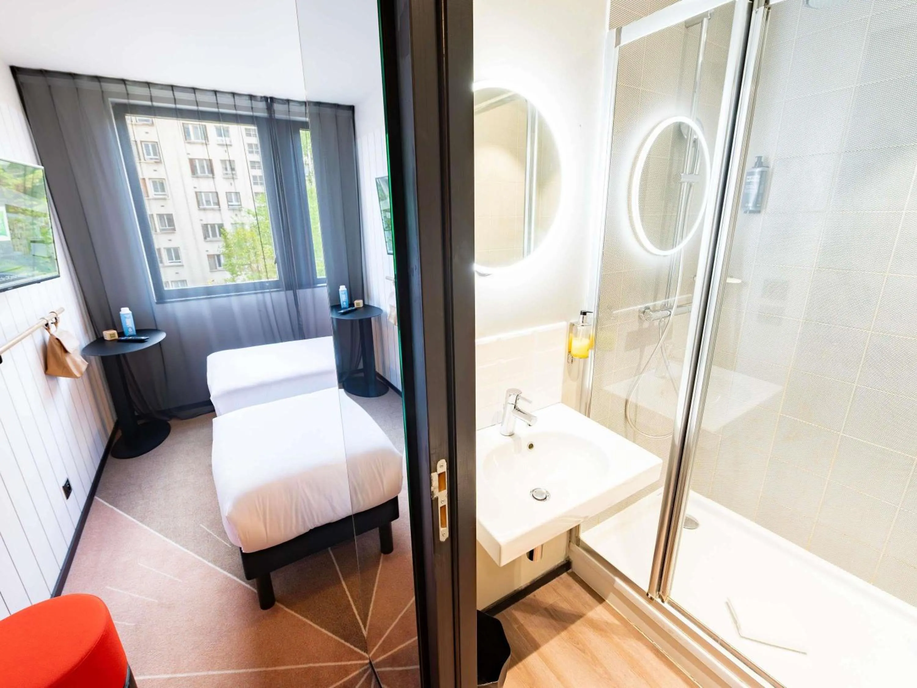 Bedroom, Bed in ibis Styles Paris 16 Boulogne