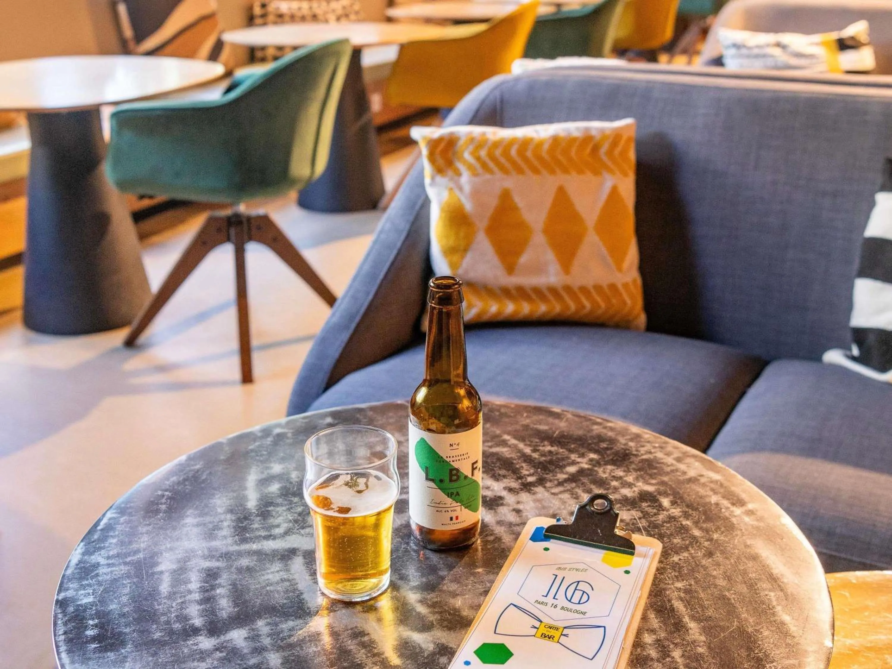 Lounge or bar in ibis Styles Paris 16 Boulogne