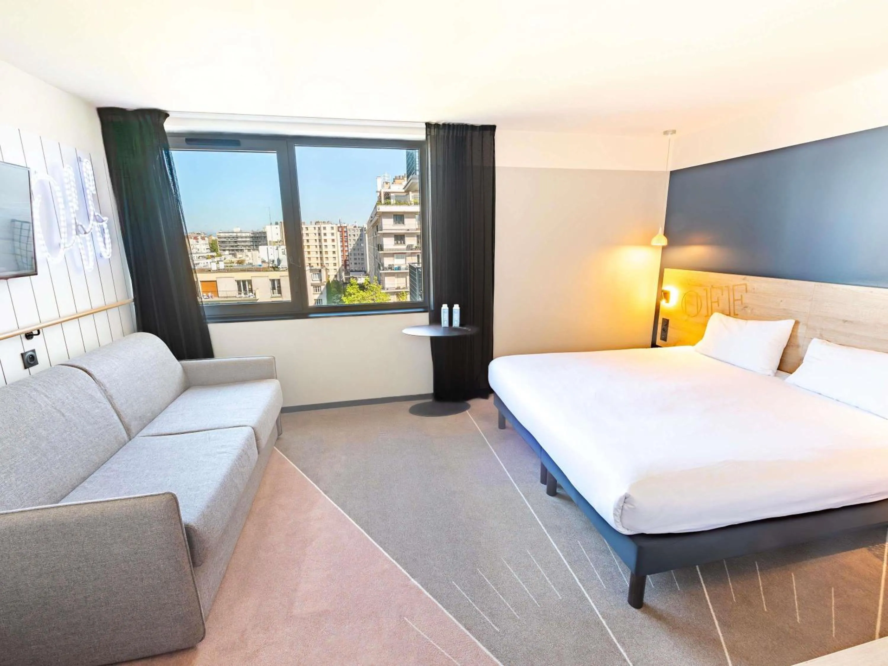 Bedroom, Bed in ibis Styles Paris 16 Boulogne