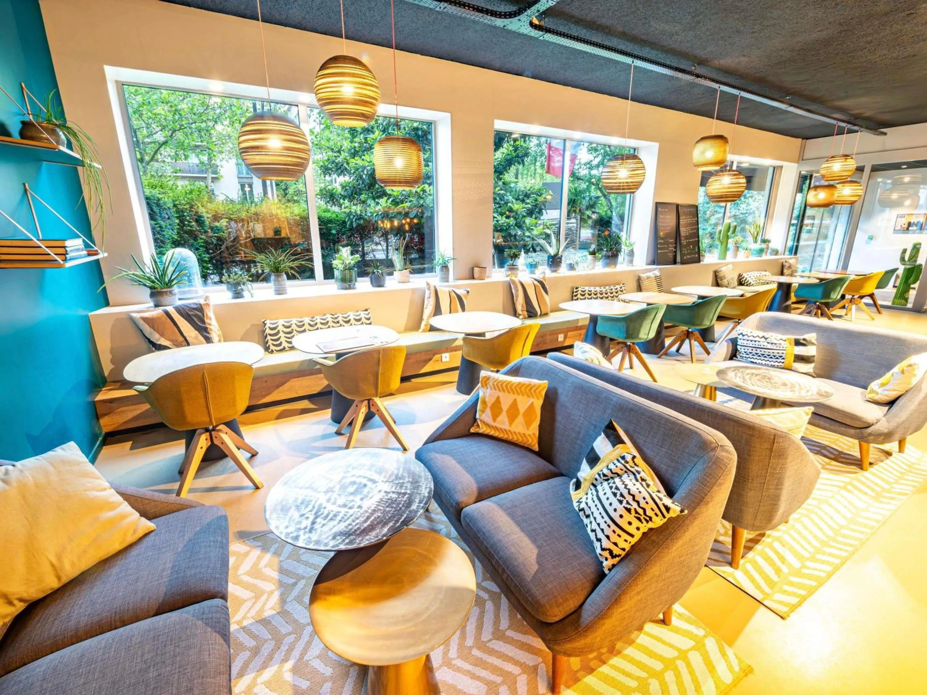 Lounge or bar in ibis Styles Paris 16 Boulogne