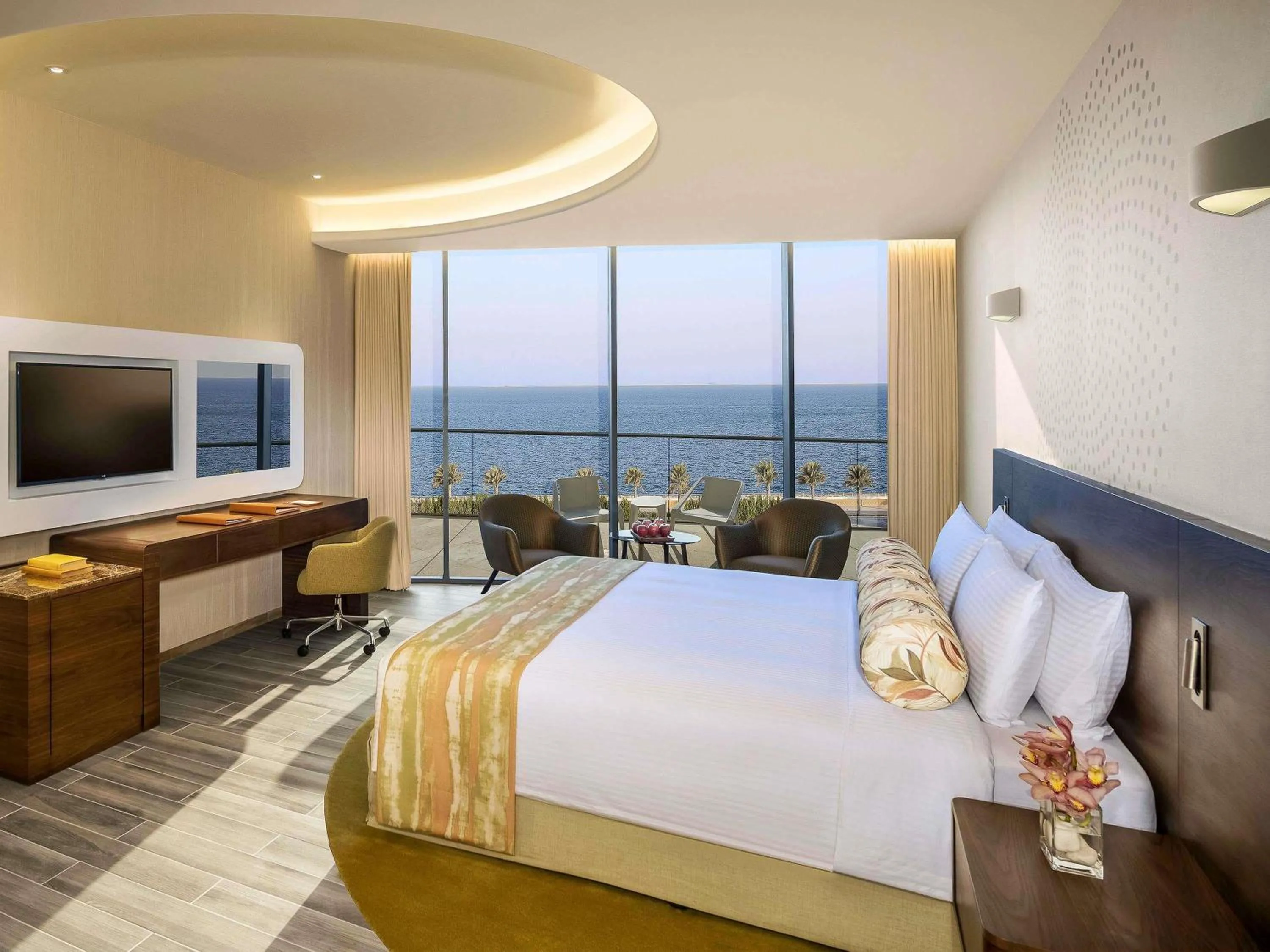 Photo of the whole room, Bed in The Retreat Palm Dubai MGallery by Sofitel