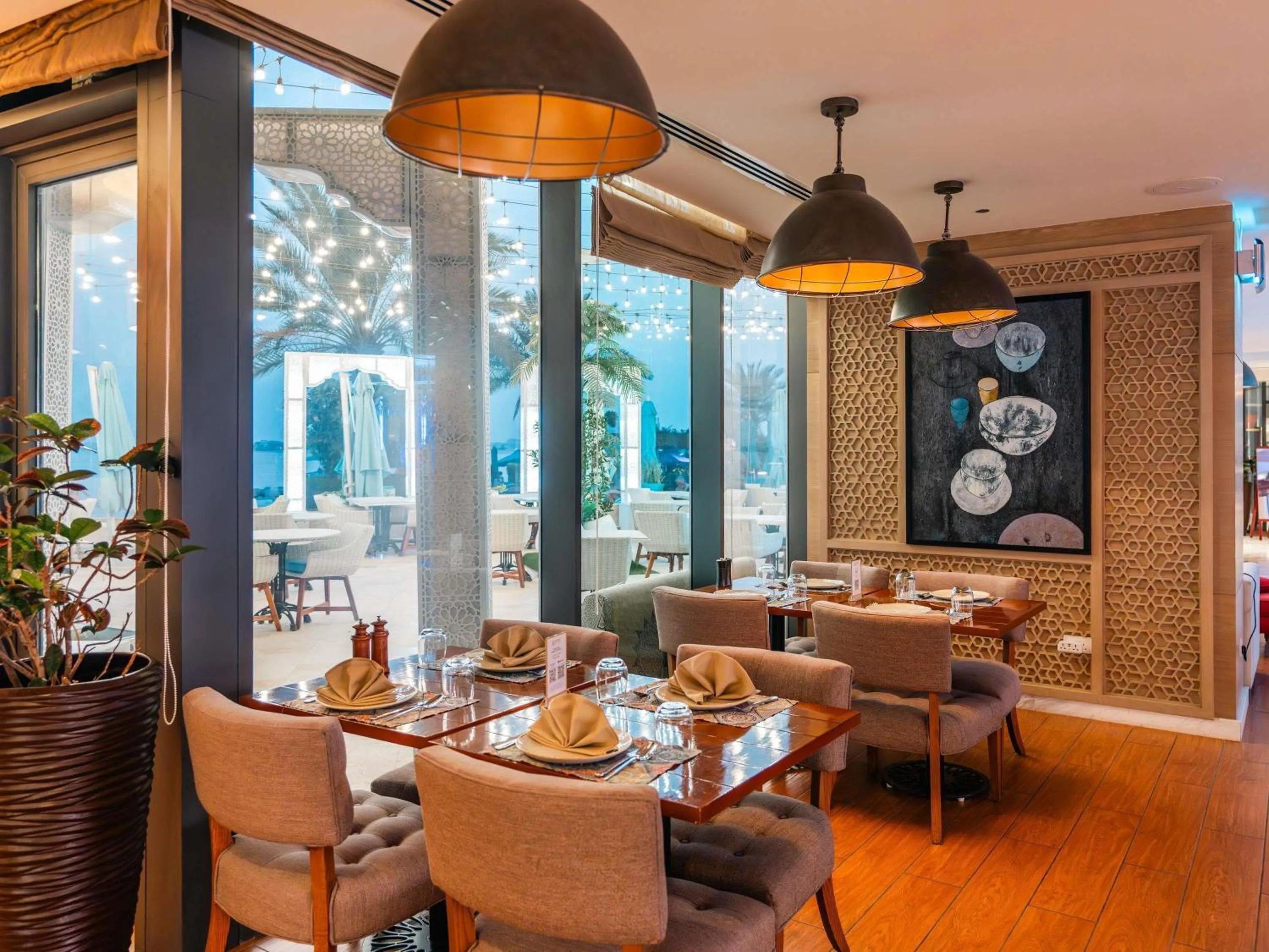 Restaurant/places to eat in The Retreat Palm Dubai MGallery by Sofitel