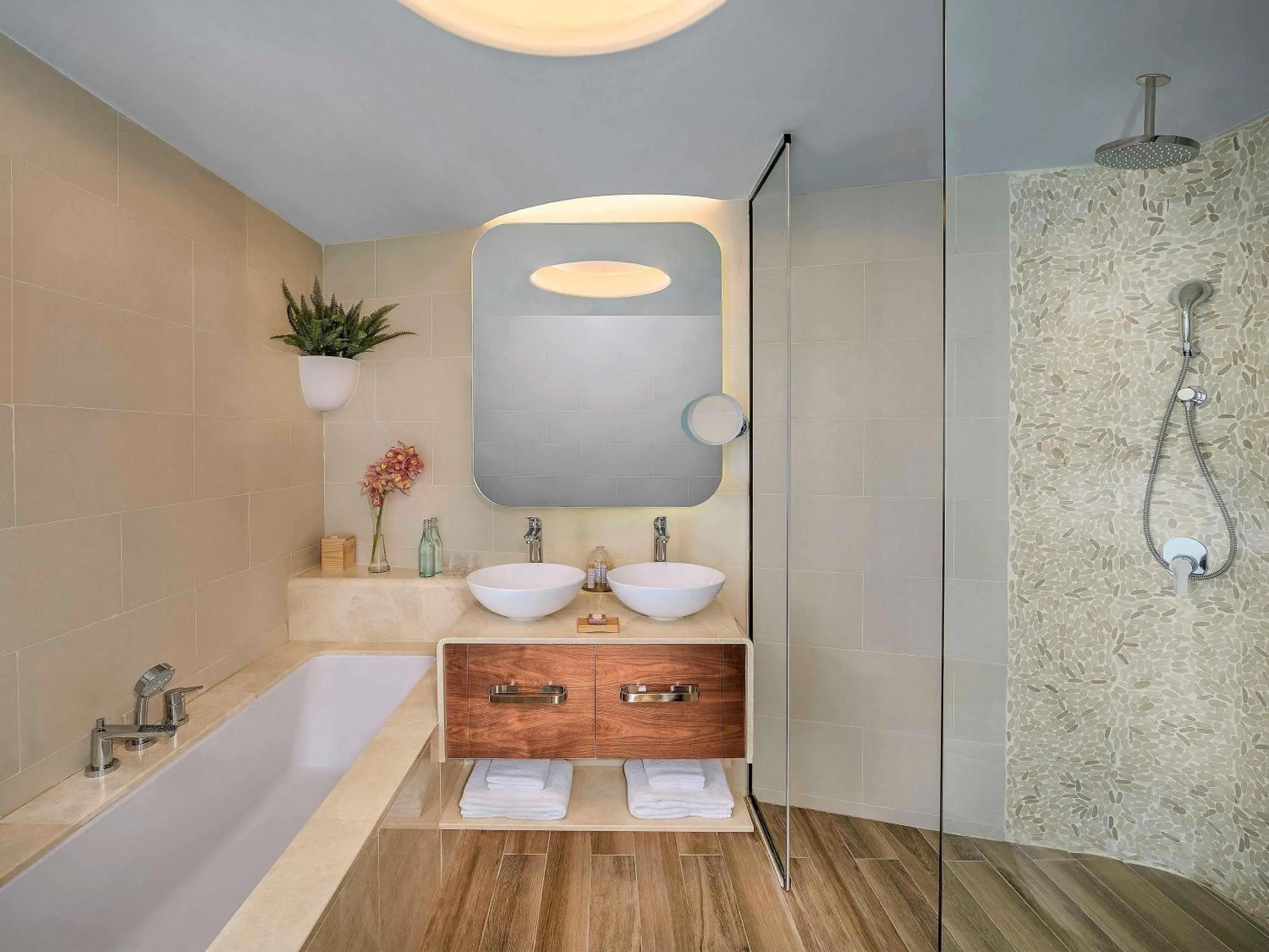 Bedroom in The Retreat Palm Dubai MGallery by Sofitel