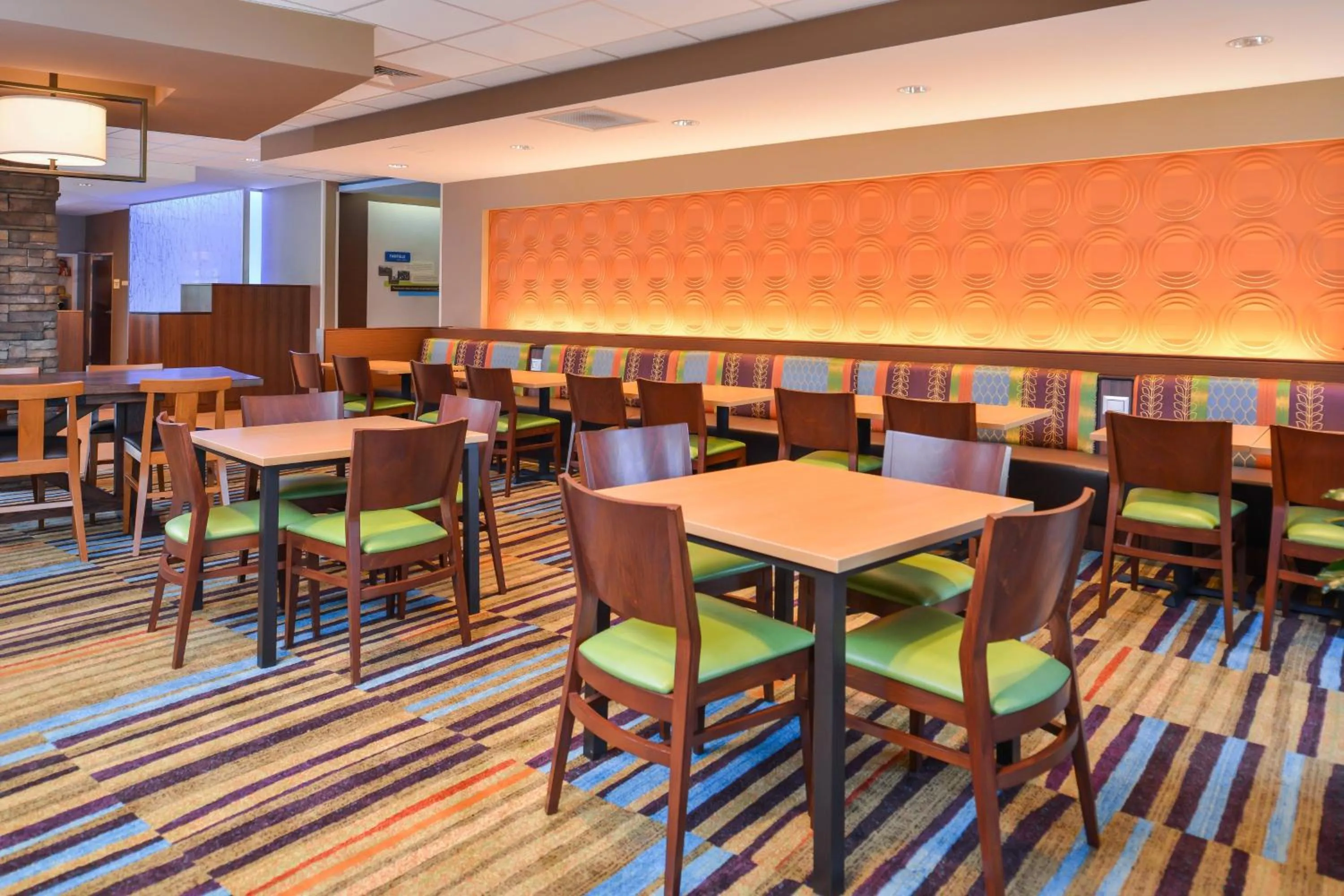 Restaurant/places to eat in Fairfield Inn & Suites by Marriott St. Joseph