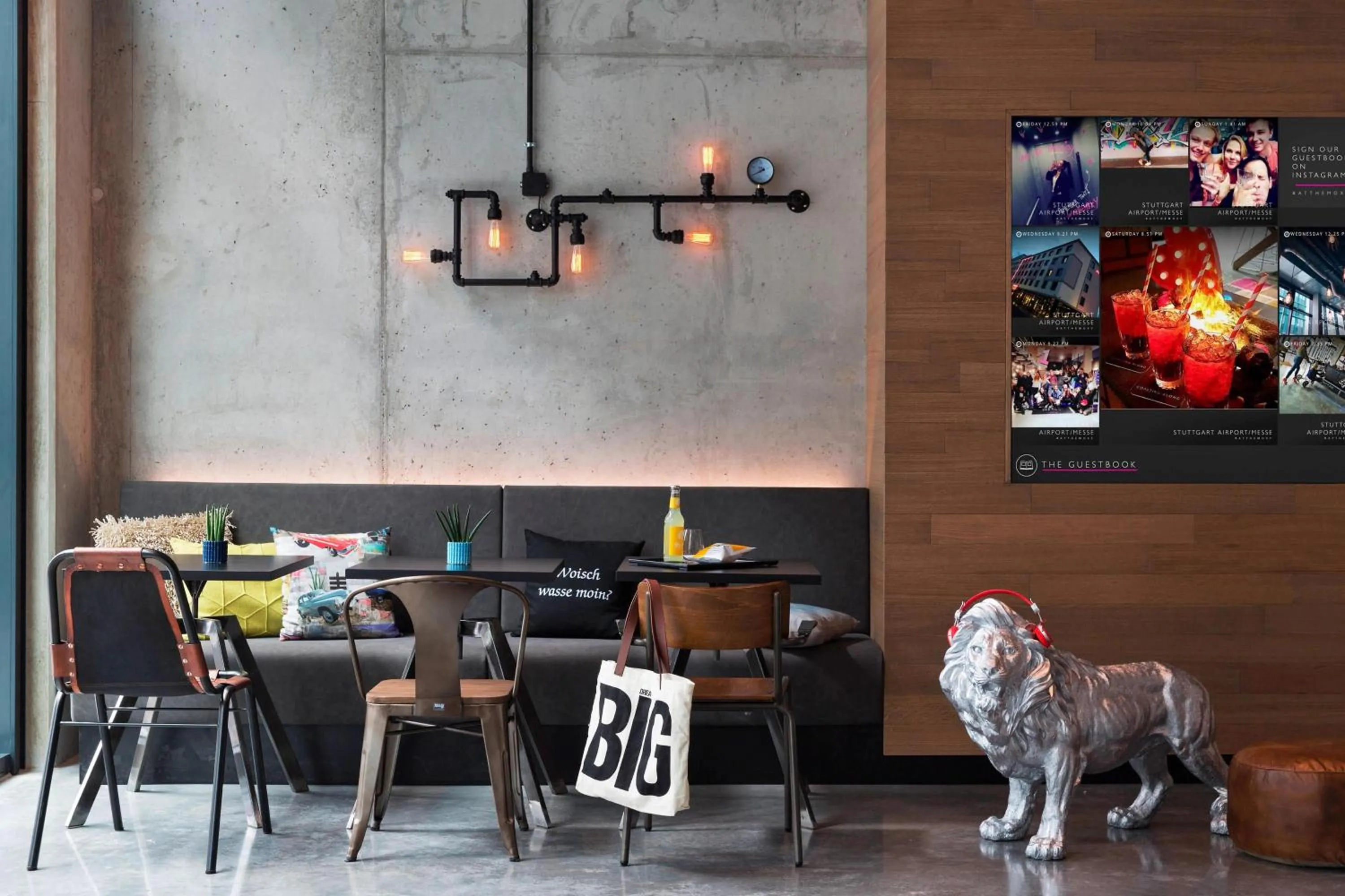 Lobby or reception in Moxy Stuttgart Airport/Messe