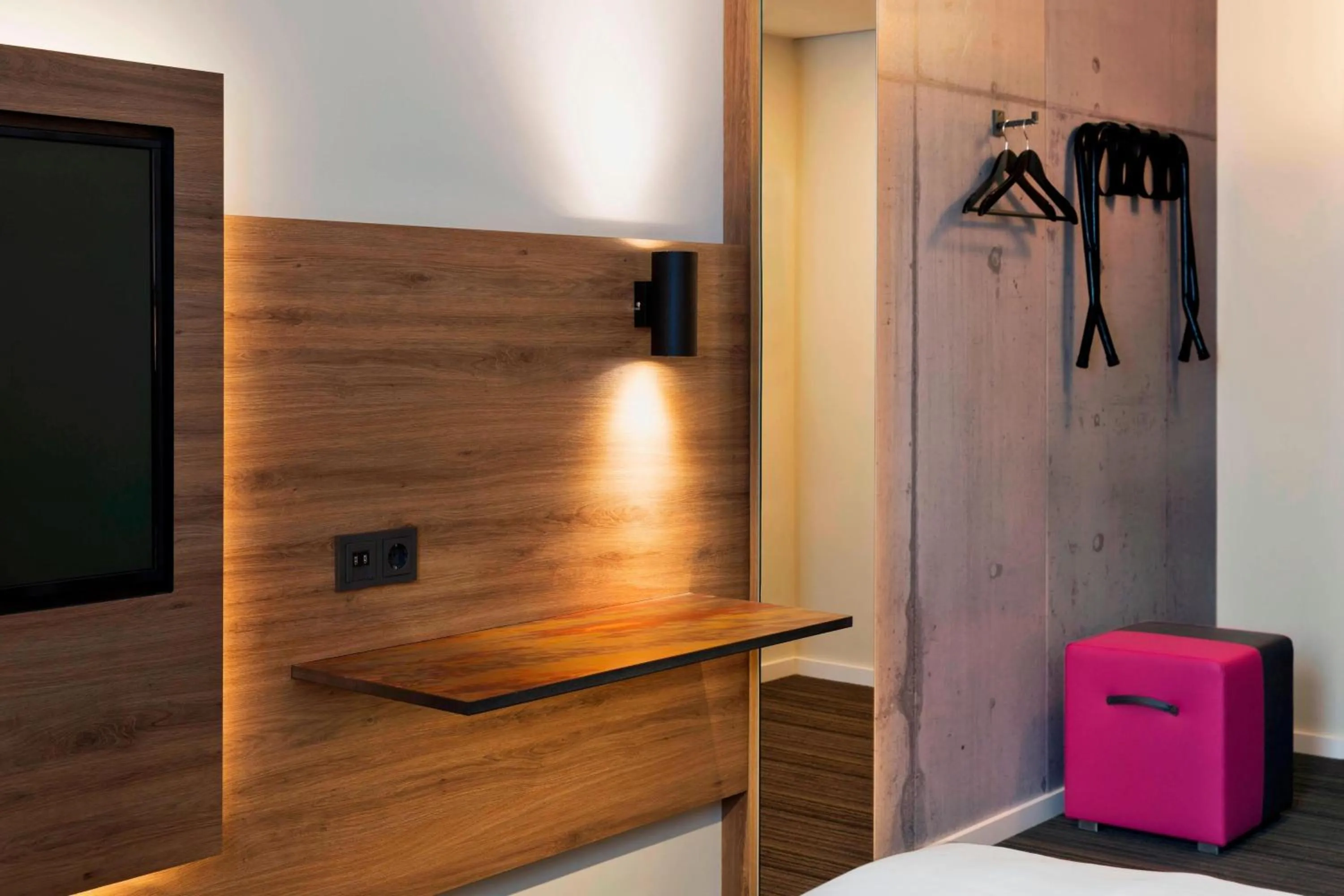 Photo of the whole room in Moxy Stuttgart Airport/Messe