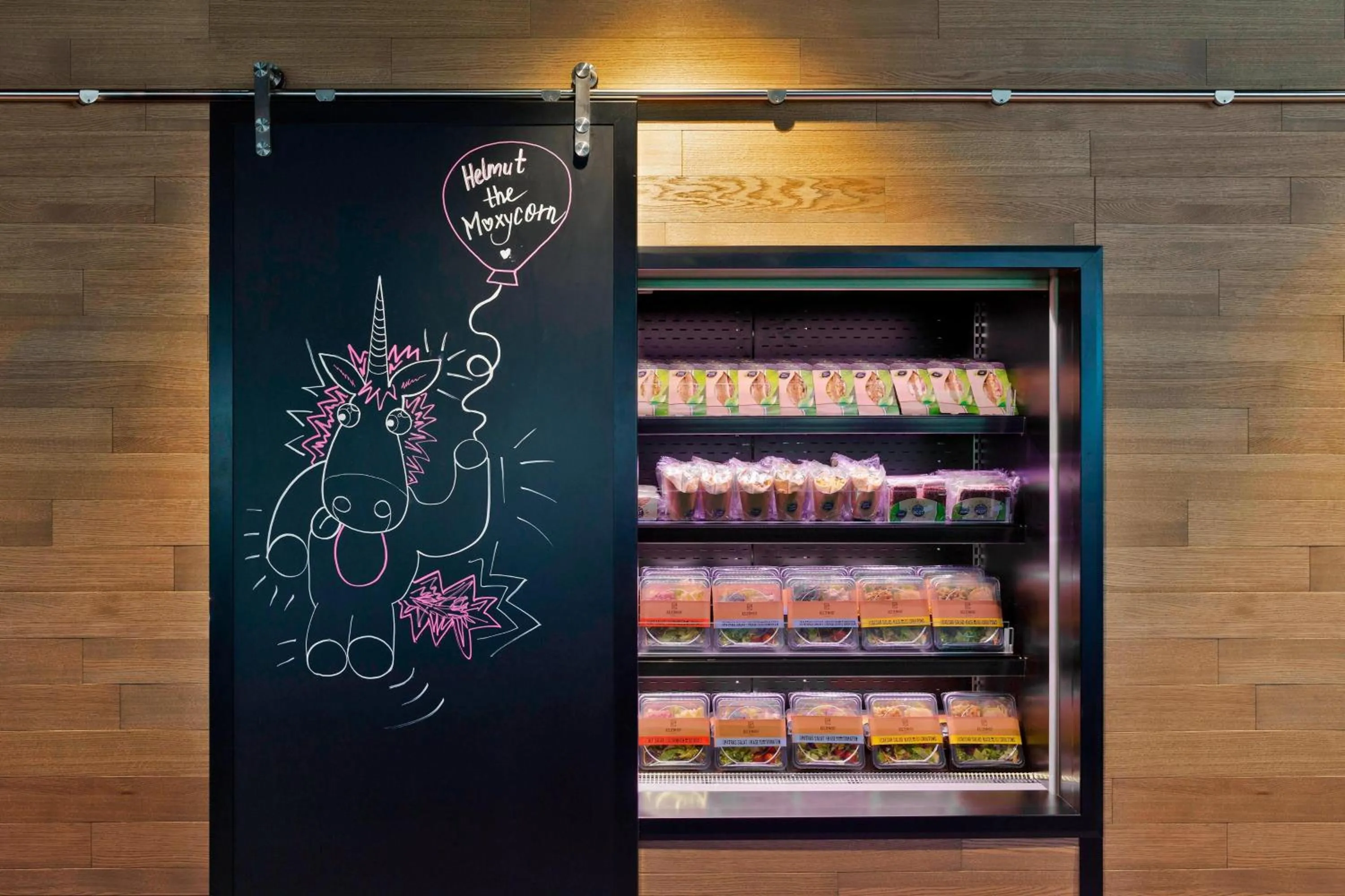 Restaurant/places to eat in Moxy Stuttgart Airport/Messe