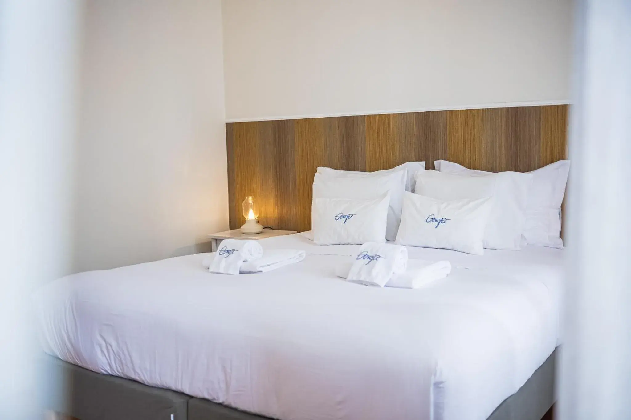 Double or Twin Room with Balcony - single occupancy in My Angra Charming House Double or Twin Room with Balcony - single occupancy in My Angra Charming House