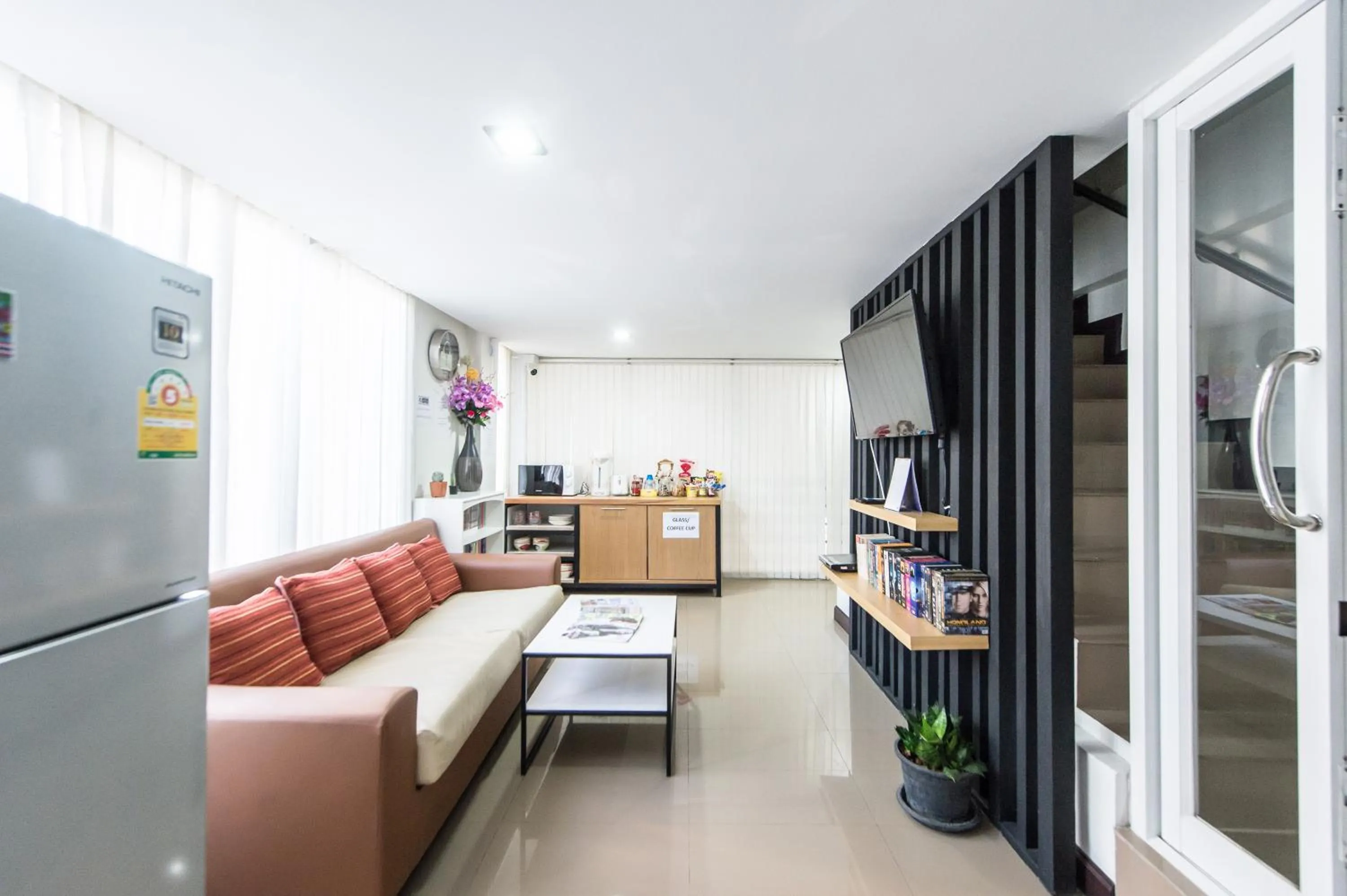 Communal kitchen in Full stop. Hostel Chiang Mai