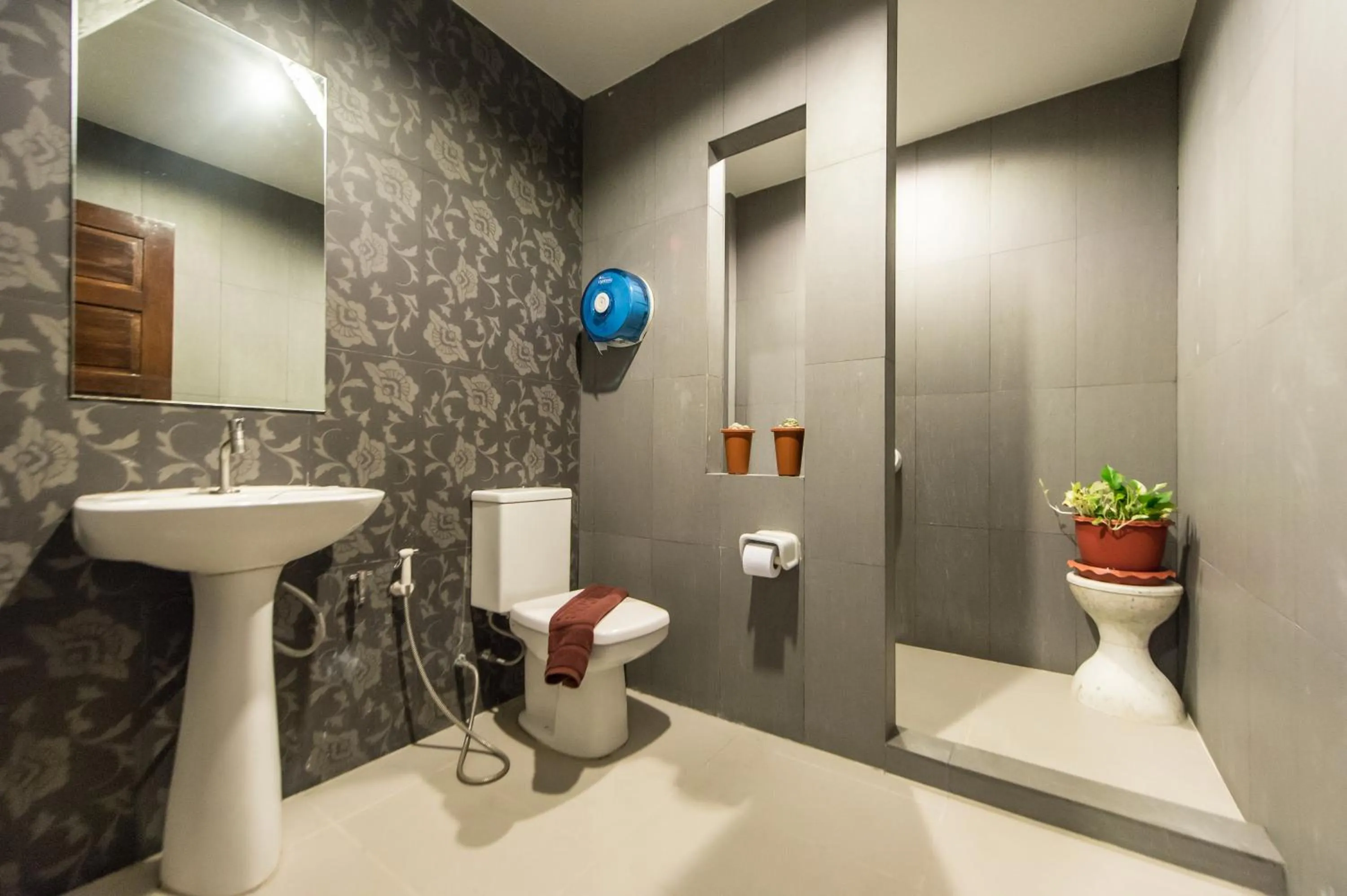 Bathroom in Full stop. Hostel Chiang Mai