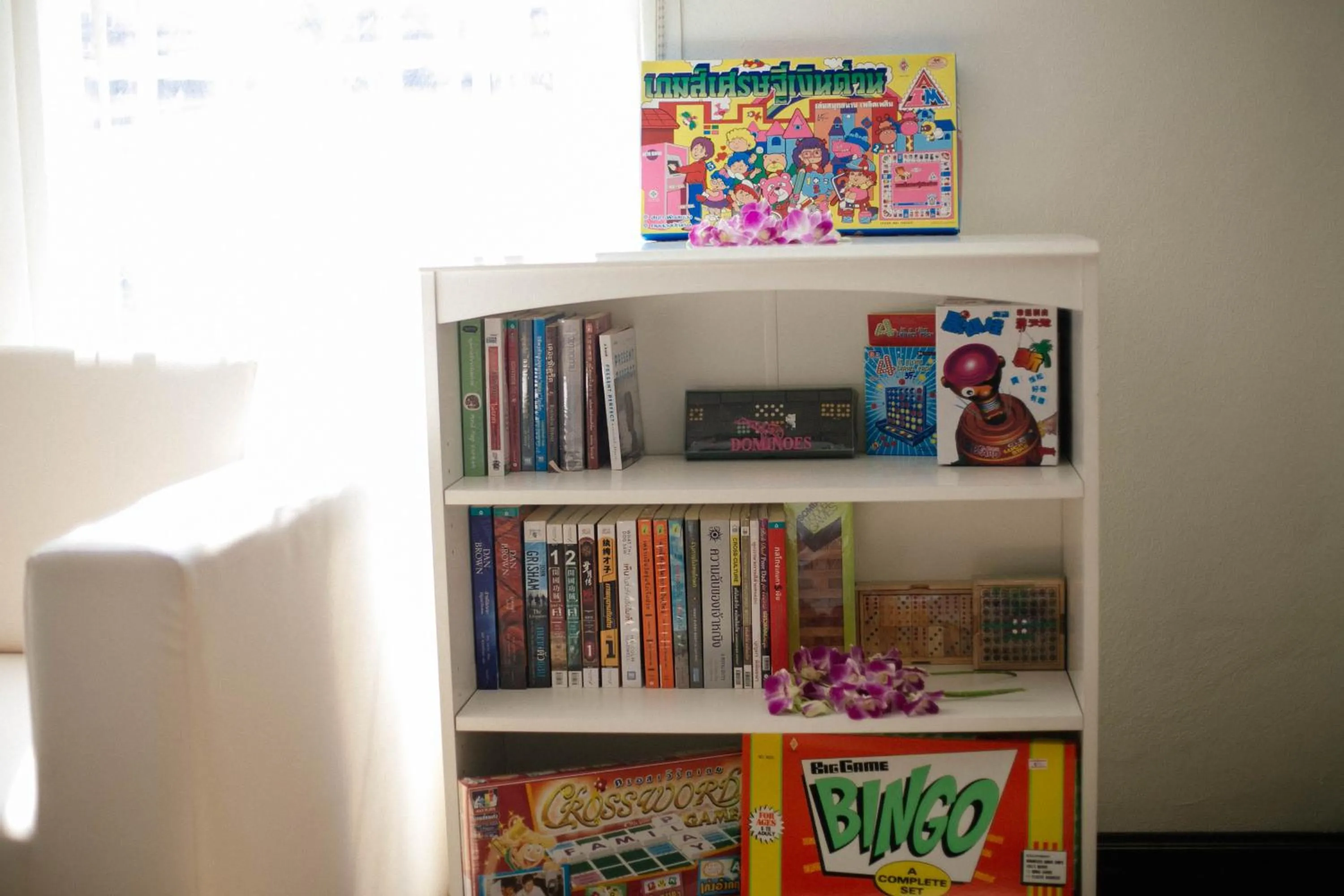 Communal lounge/ TV room in Full stop. Hostel Chiang Mai