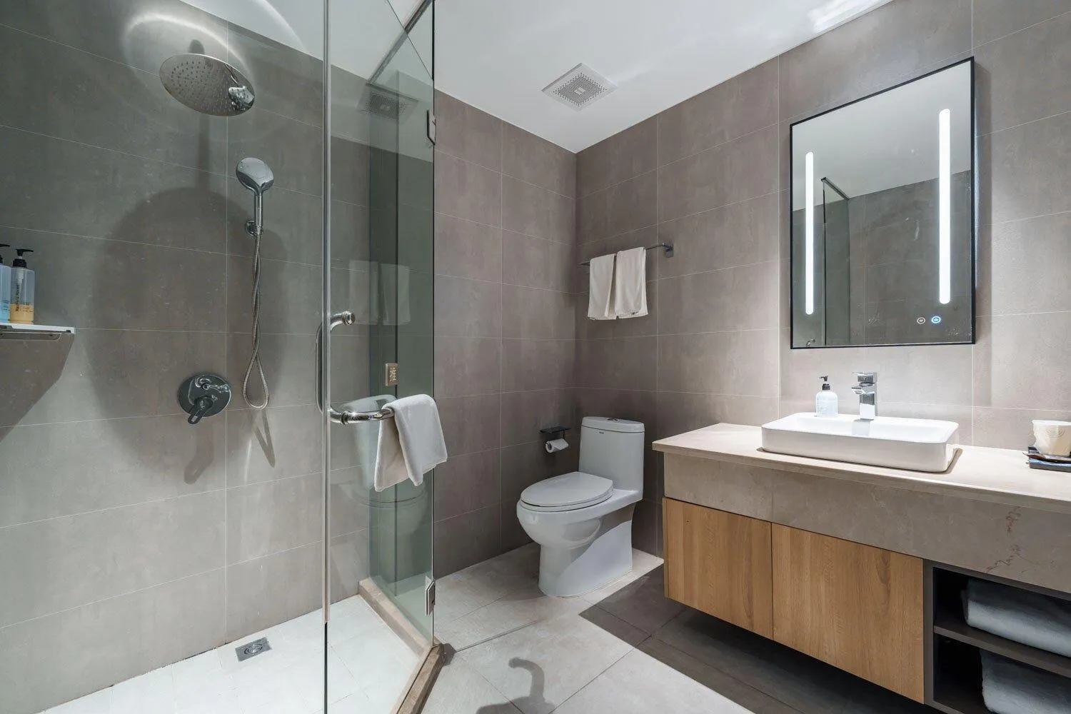 Shower in Home Inn Zhangjiajie Tianmen Mountain Branch