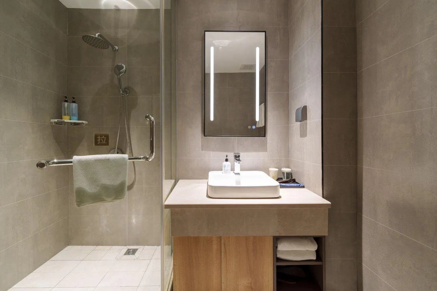 Shower in Home Inn Zhangjiajie Tianmen Mountain Branch