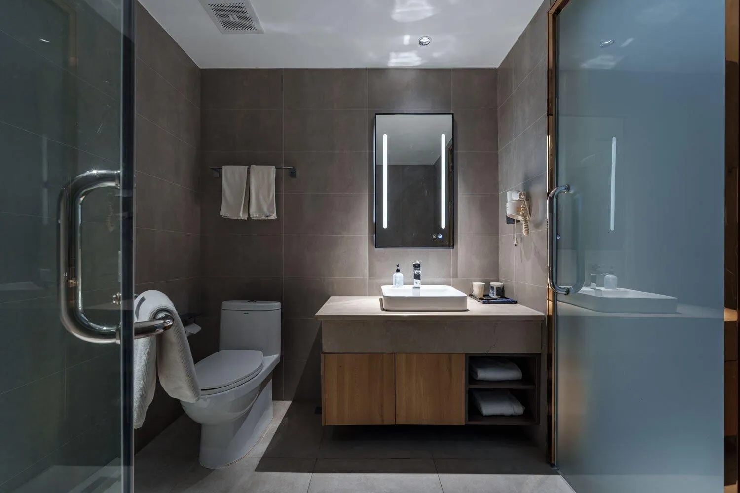 Shower in Home Inn Zhangjiajie Tianmen Mountain Branch