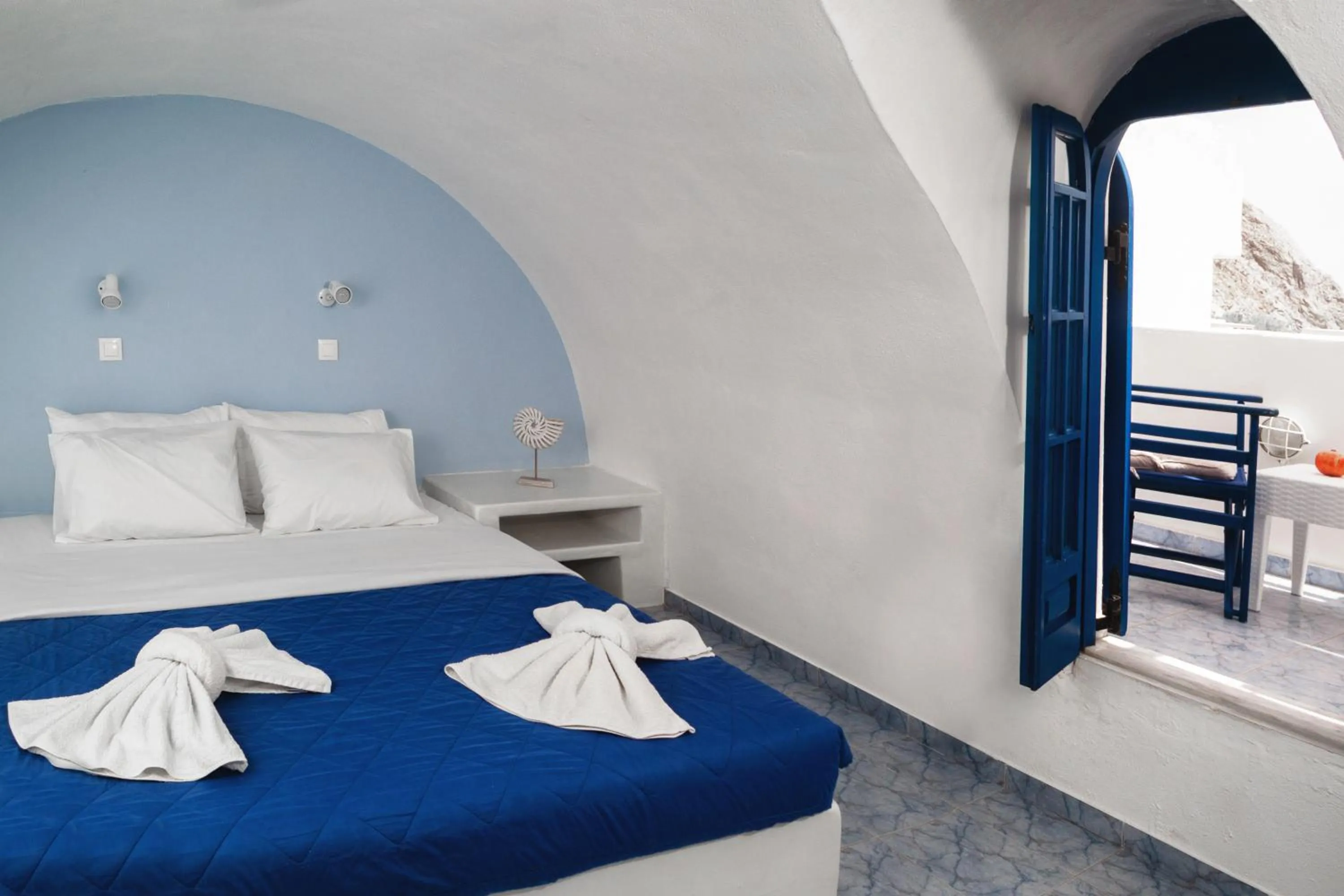 Bedroom, Bed in Roula Villa Studios & Apartments