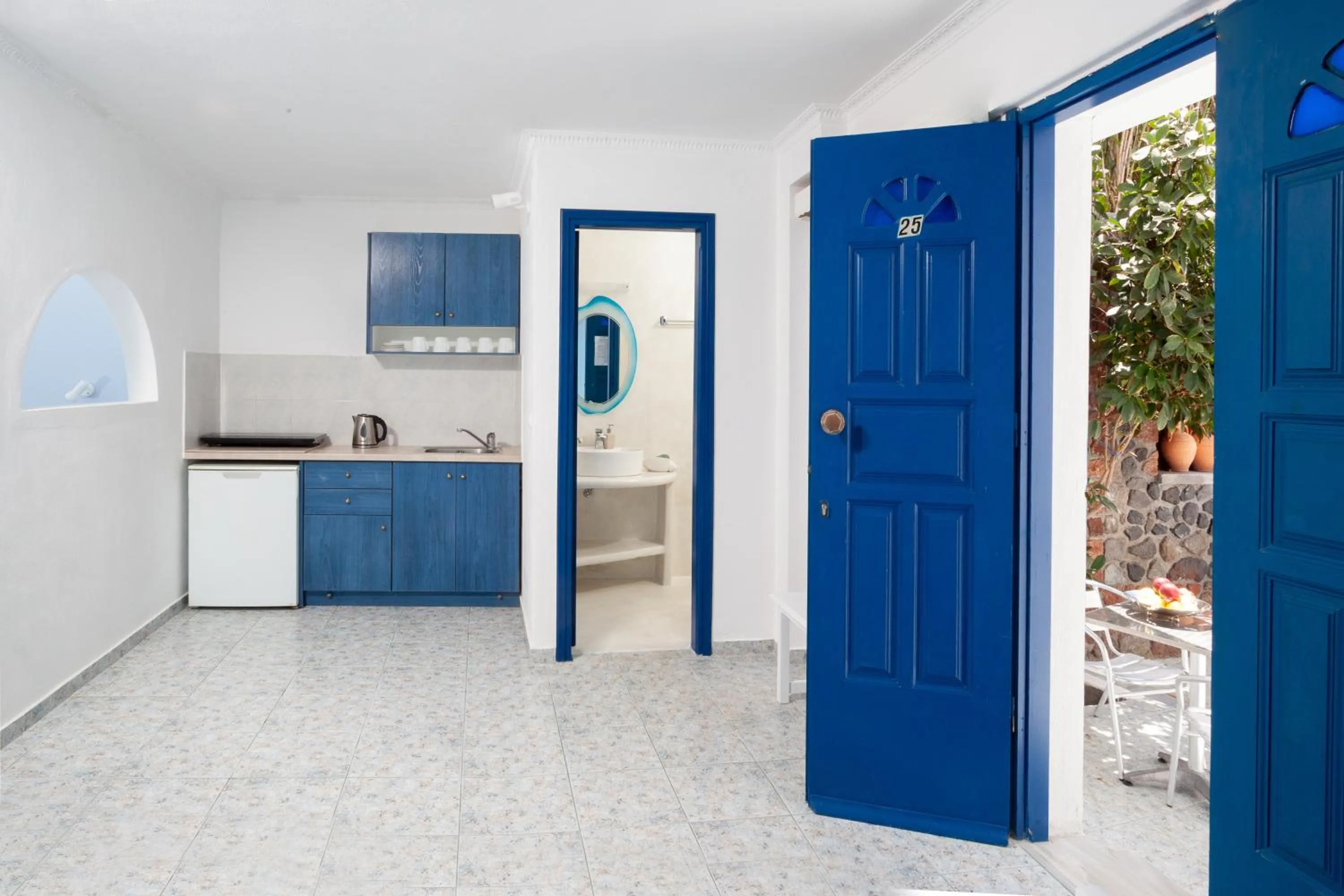 Kitchen or kitchenette in Roula Villa Studios & Apartments