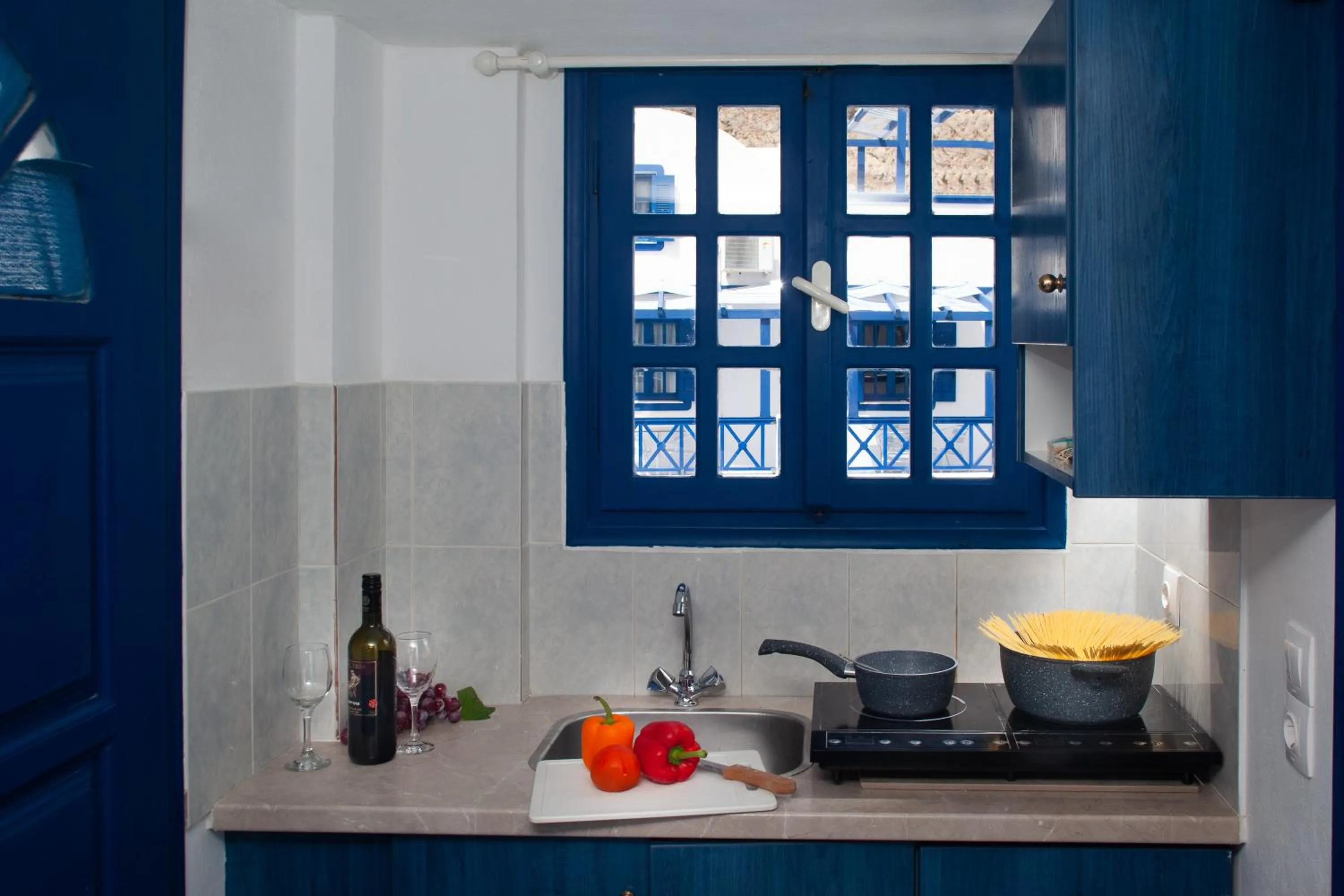 Kitchen or kitchenette in Roula Villa Studios & Apartments