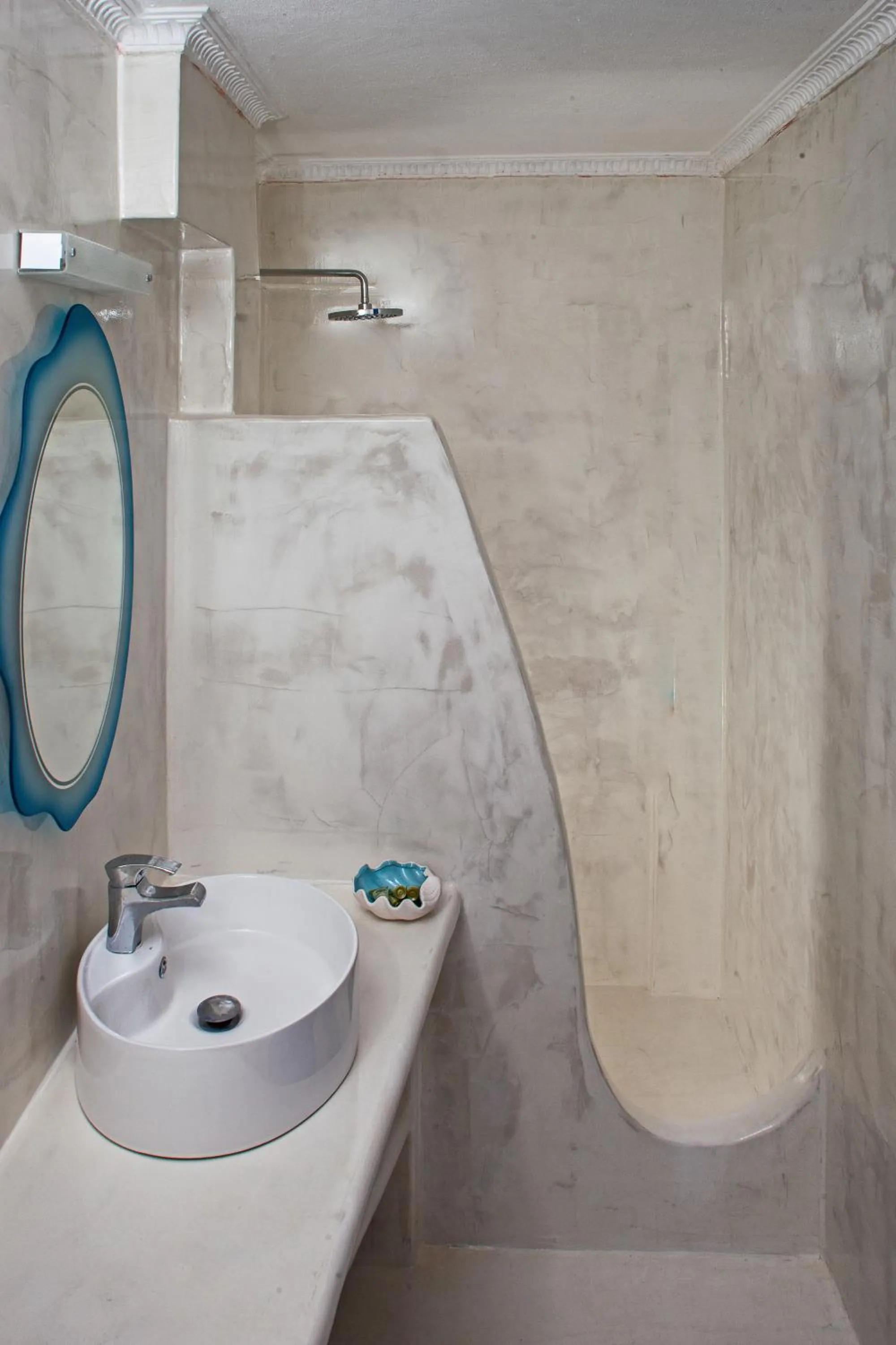 Shower in Roula Villa Studios & Apartments