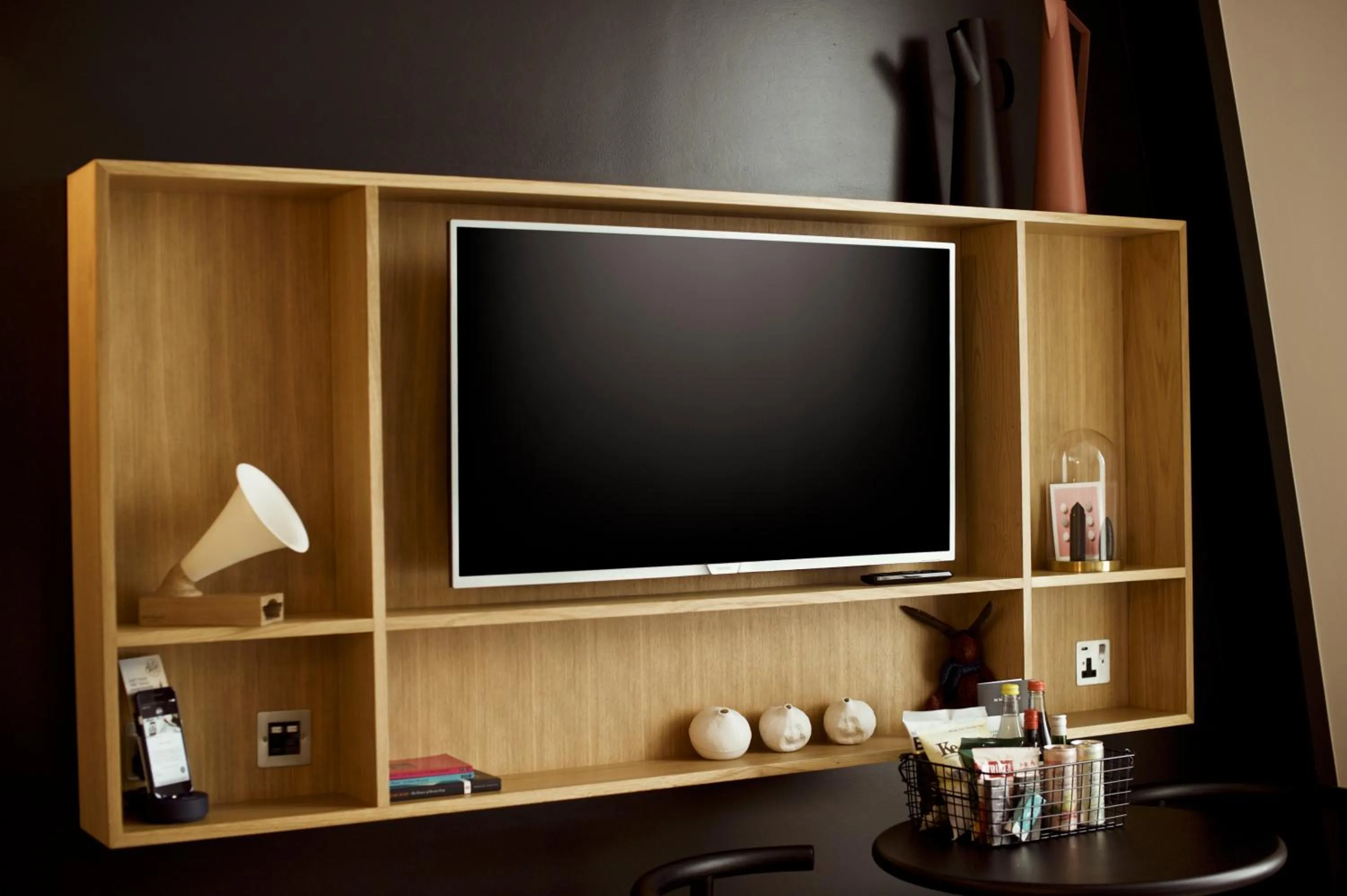 TV and multimedia in Wilde Aparthotels London Covent Garden