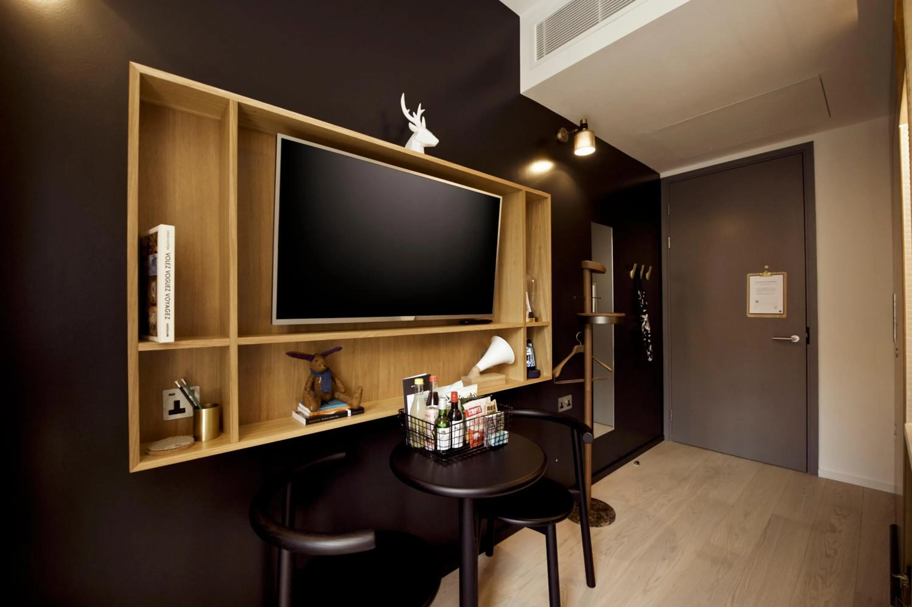 TV and multimedia in Wilde Aparthotels London Covent Garden
