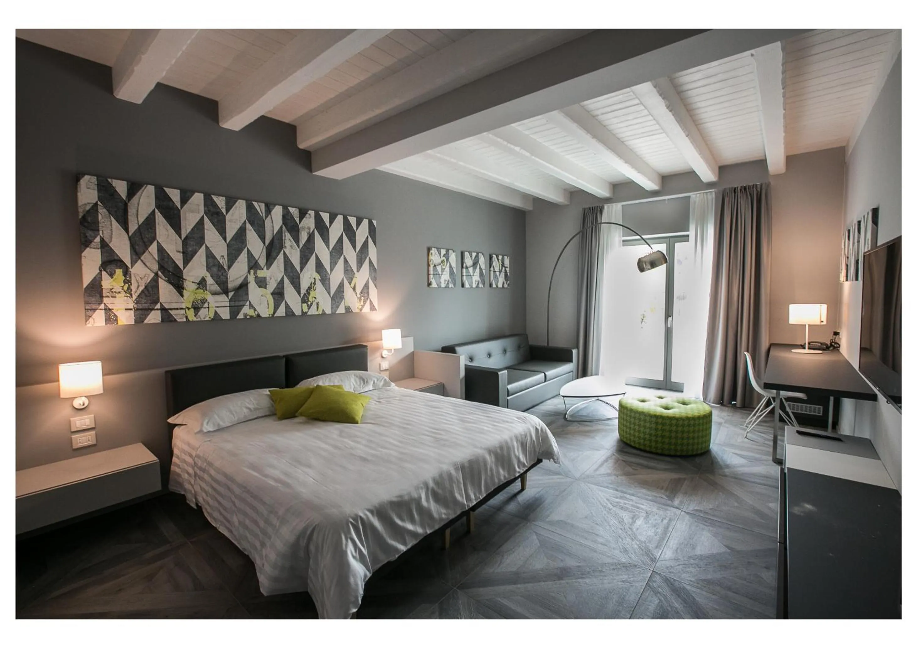 Shower, Bed in Ca' Barbini Resort