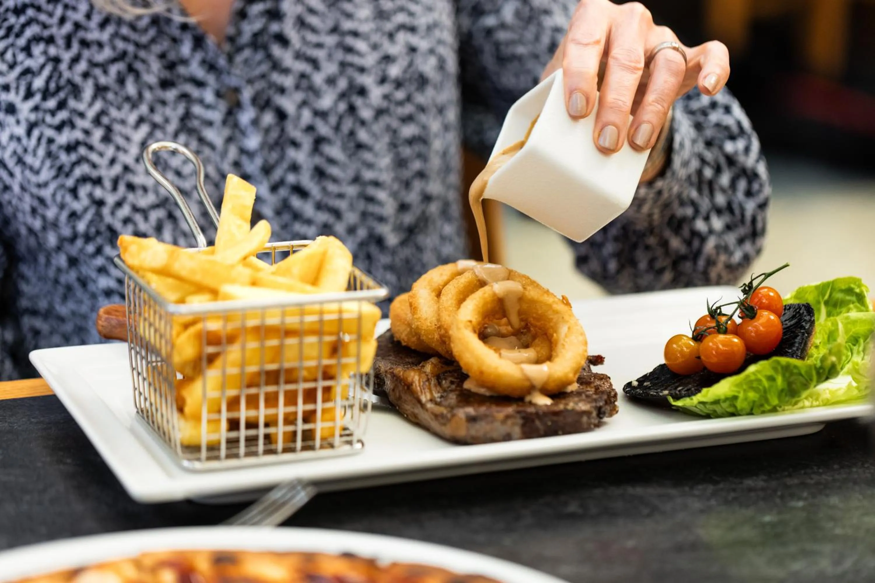 Food and drinks in Merton Hotel