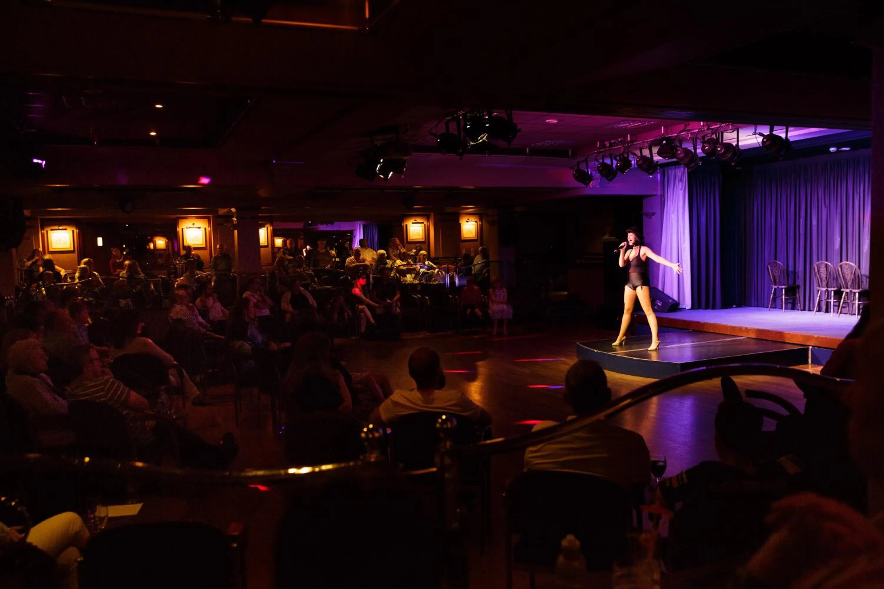 Evening entertainment in Merton Hotel