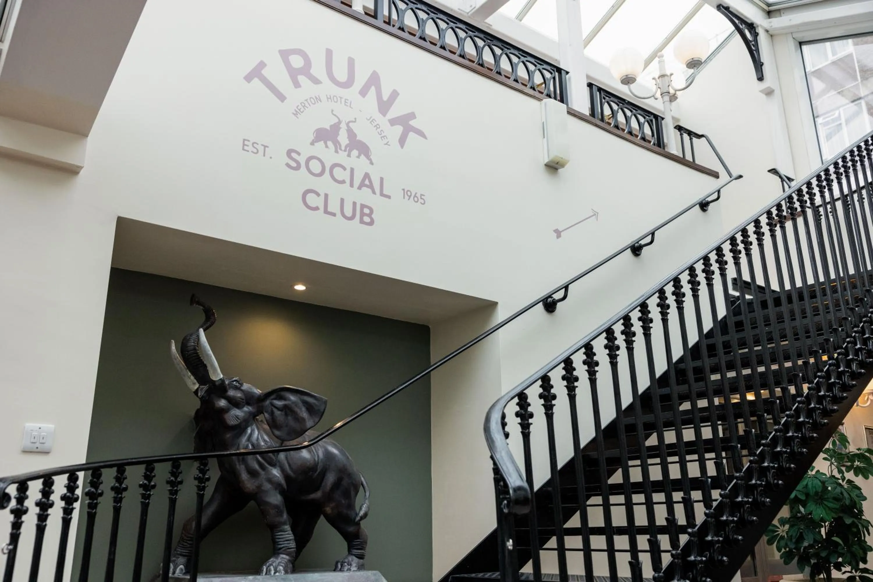 Lounge or bar in Merton Hotel