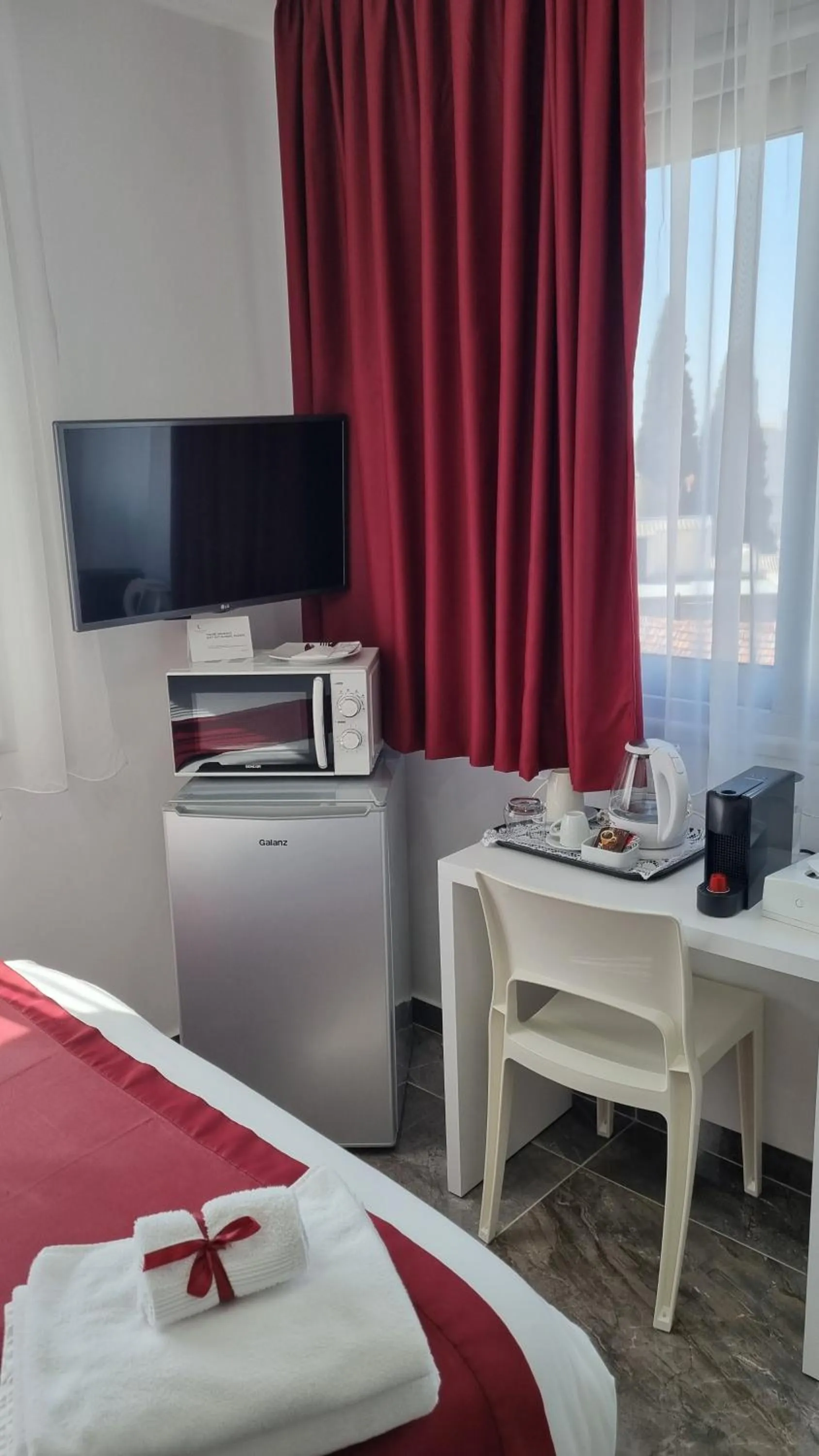 minibar, Bed in Art & Wine Boutique Hotel