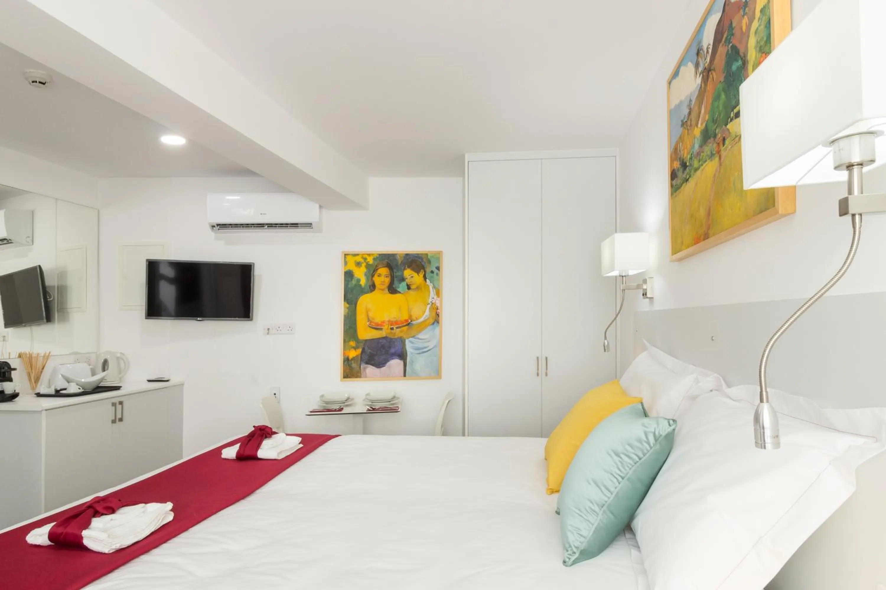 Photo of the whole room, Bed in Art & Wine Boutique Hotel