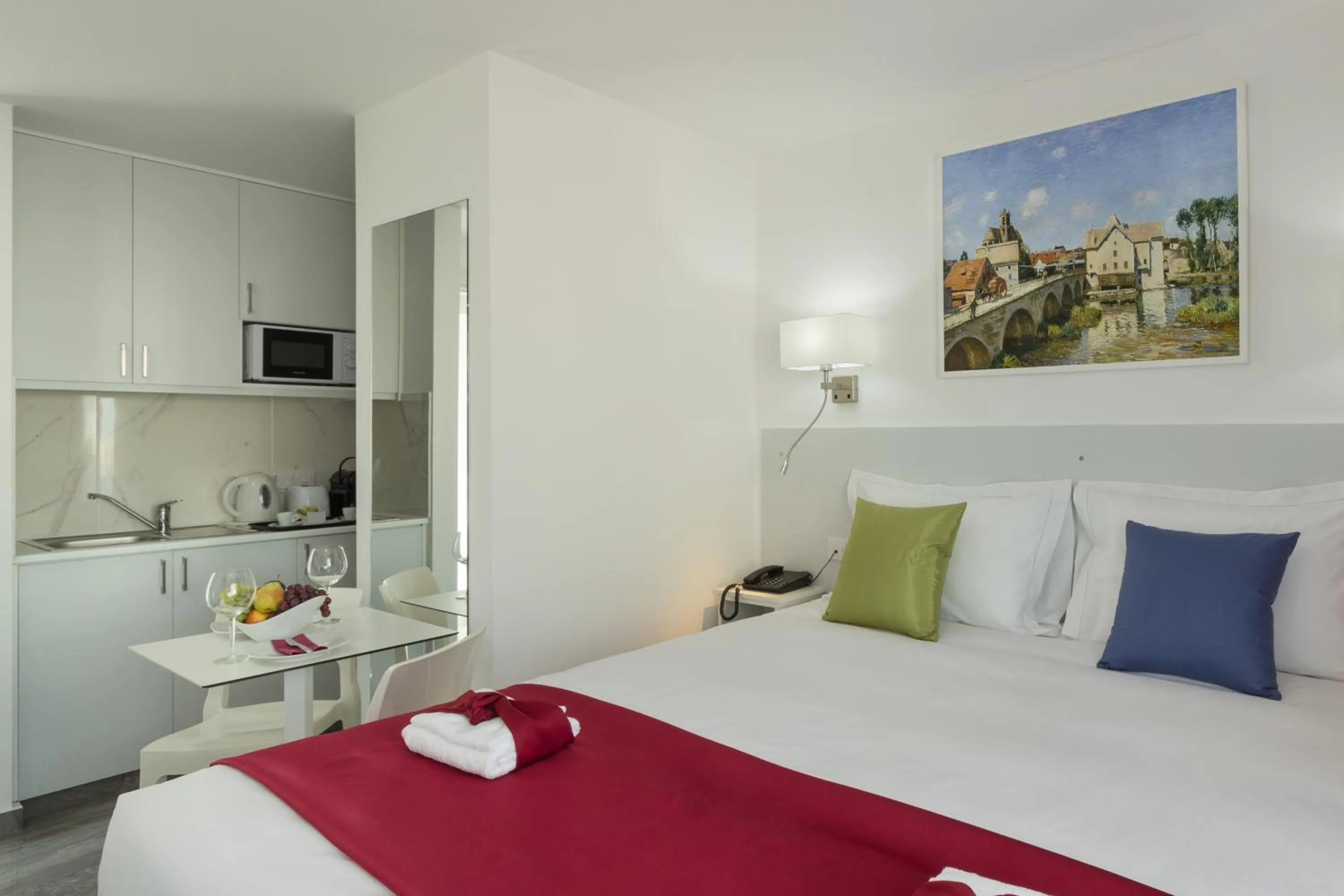 Photo of the whole room, Bed in Art & Wine Boutique Hotel